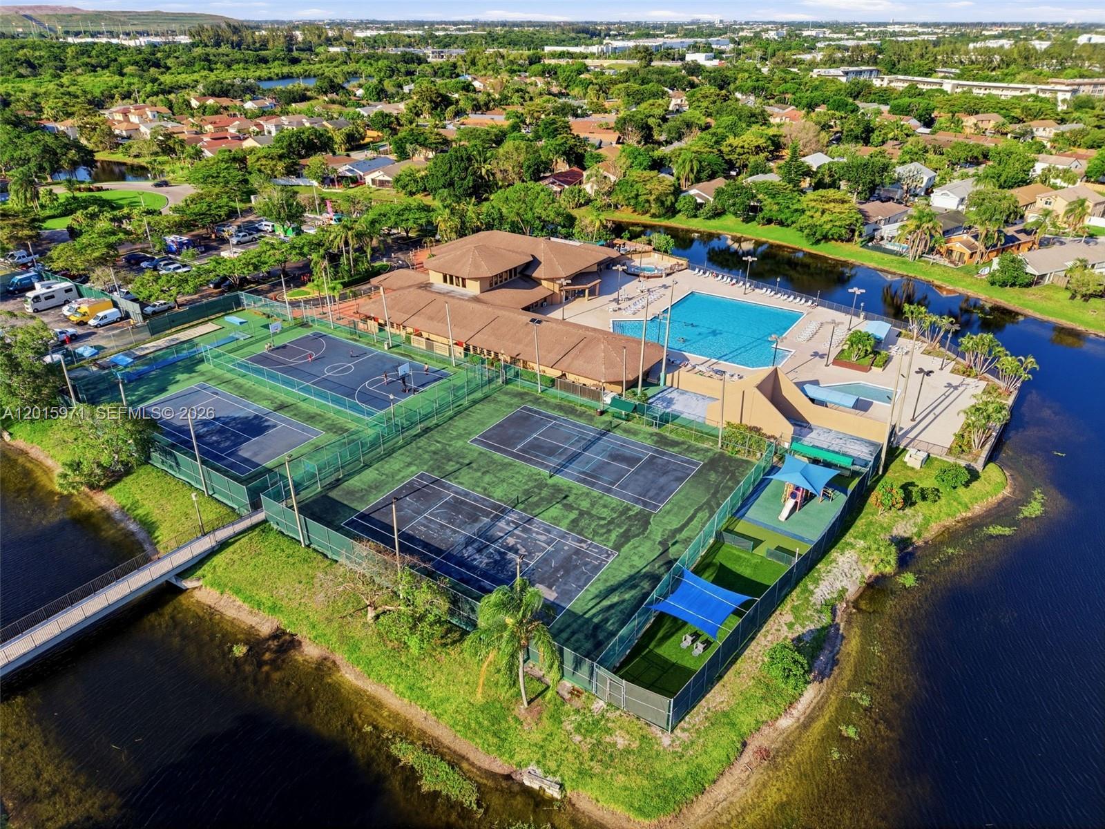 LAKEVIEW HOMES - Residential