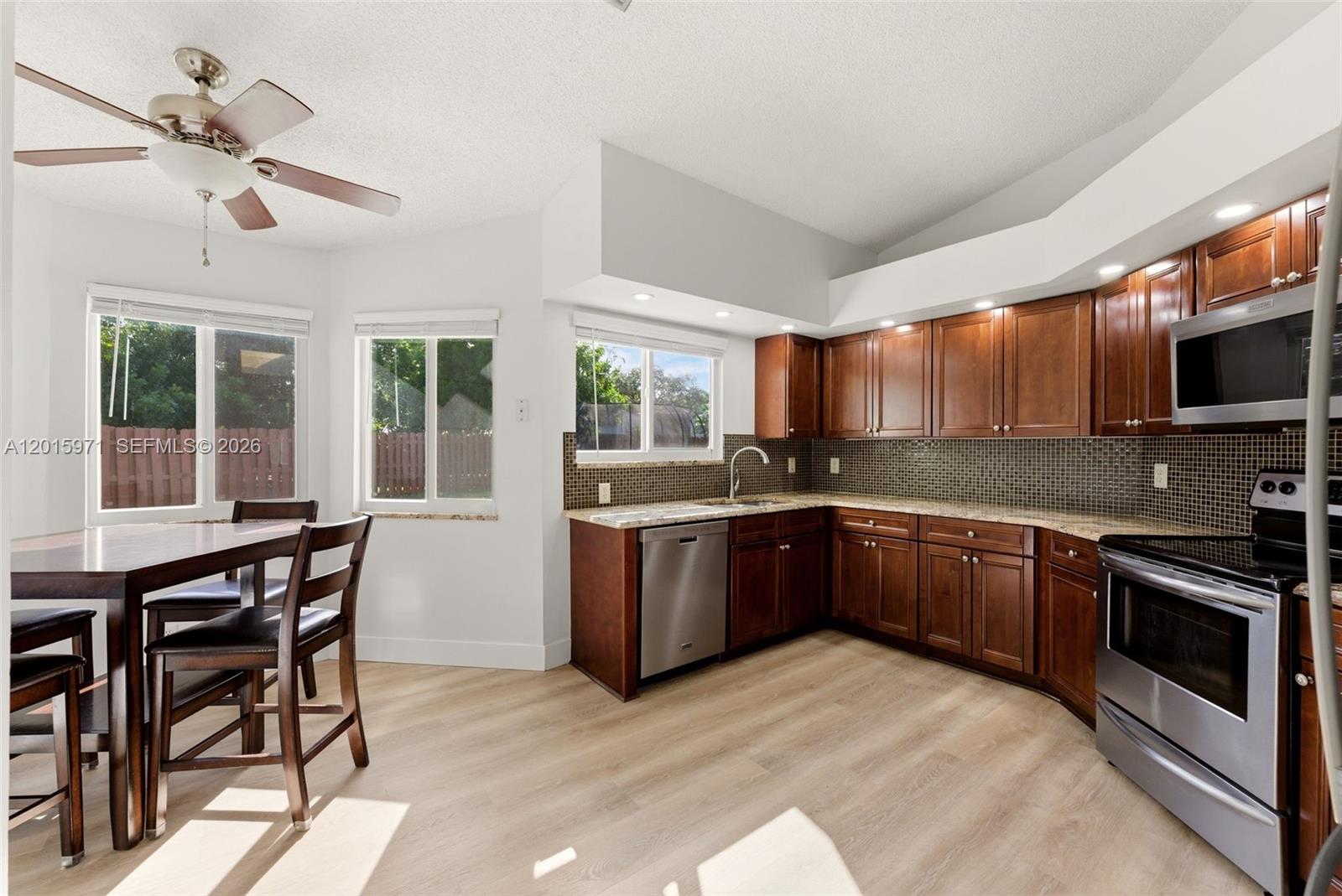 LAKEVIEW HOMES - Residential