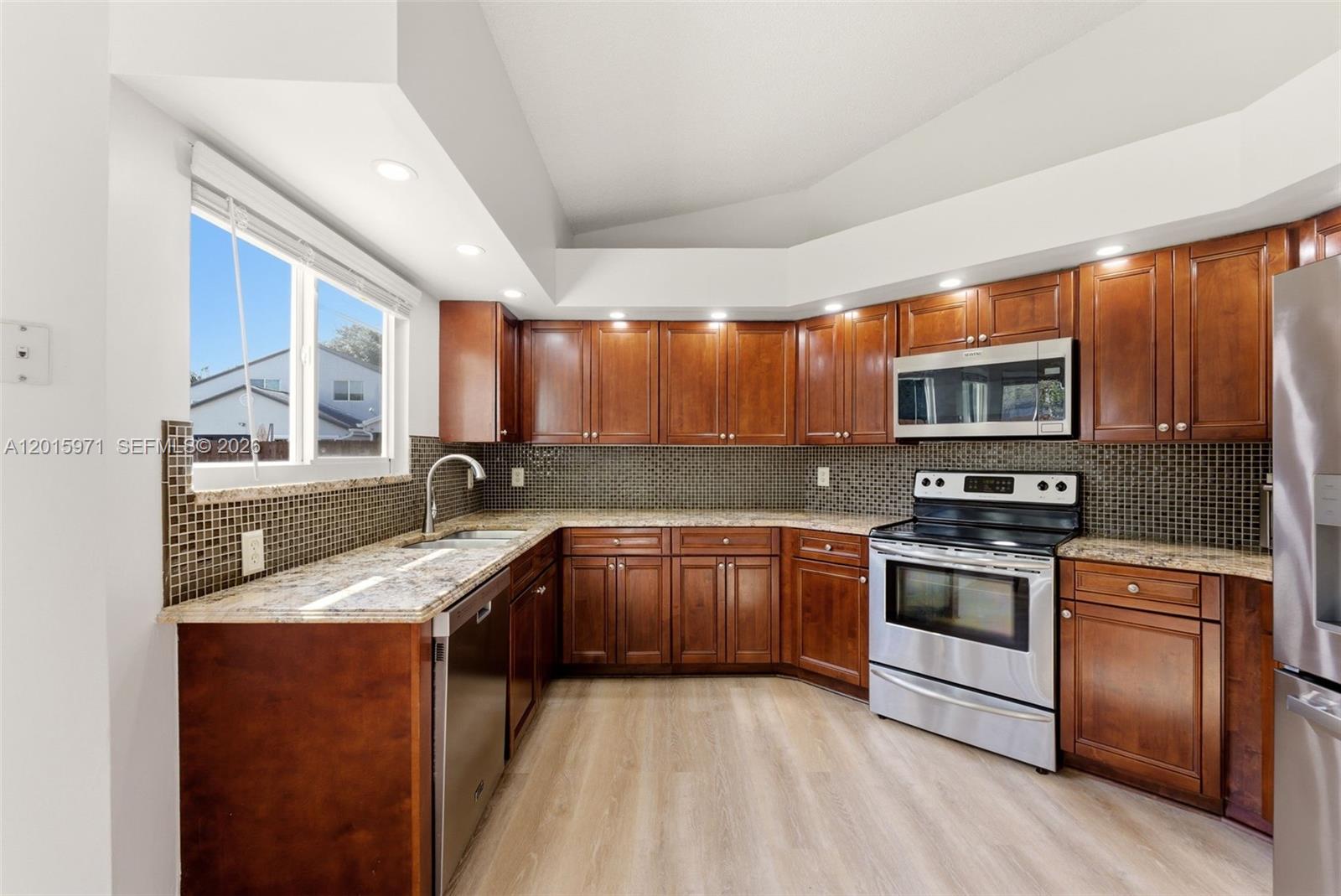 LAKEVIEW HOMES - Residential