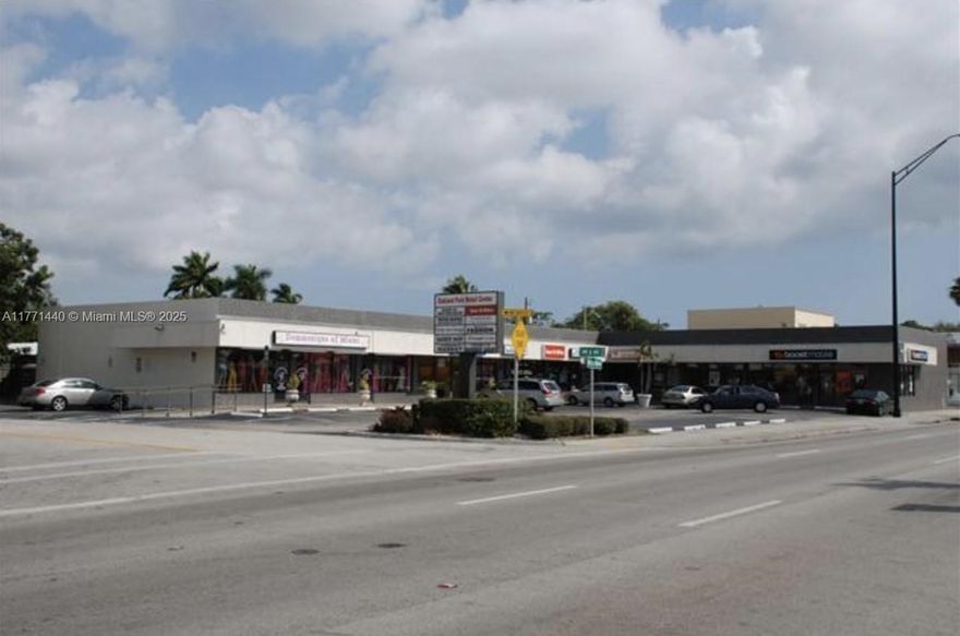 Prime Retail Center on busy Oakland Park Blvd just East of I 95 . Great Visibility, ample parking, Corner location
High traffic count.  750 sq ft-1900 sq ft available.