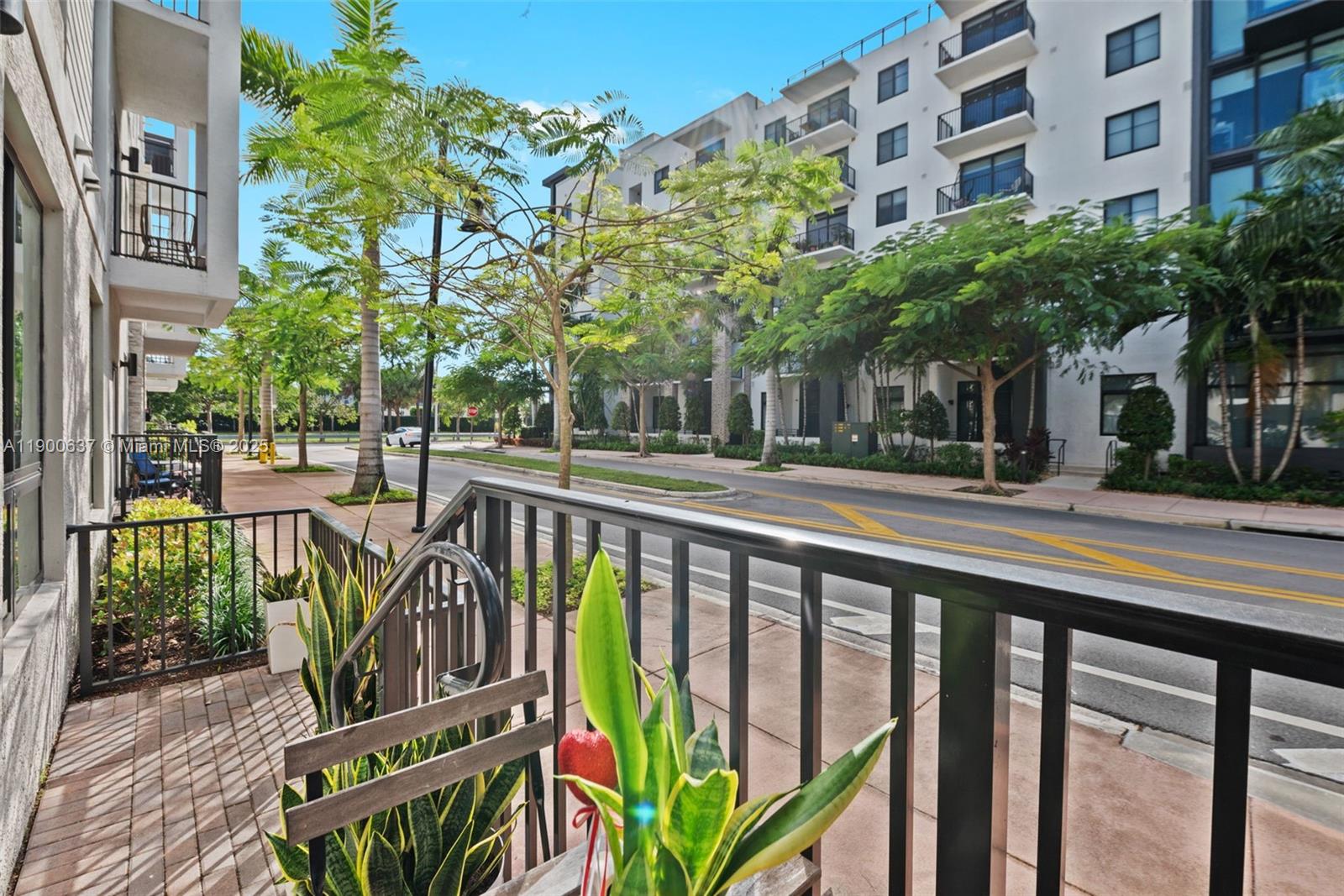DOWNTOWN DORAL SOUTH PHAS - Residential
