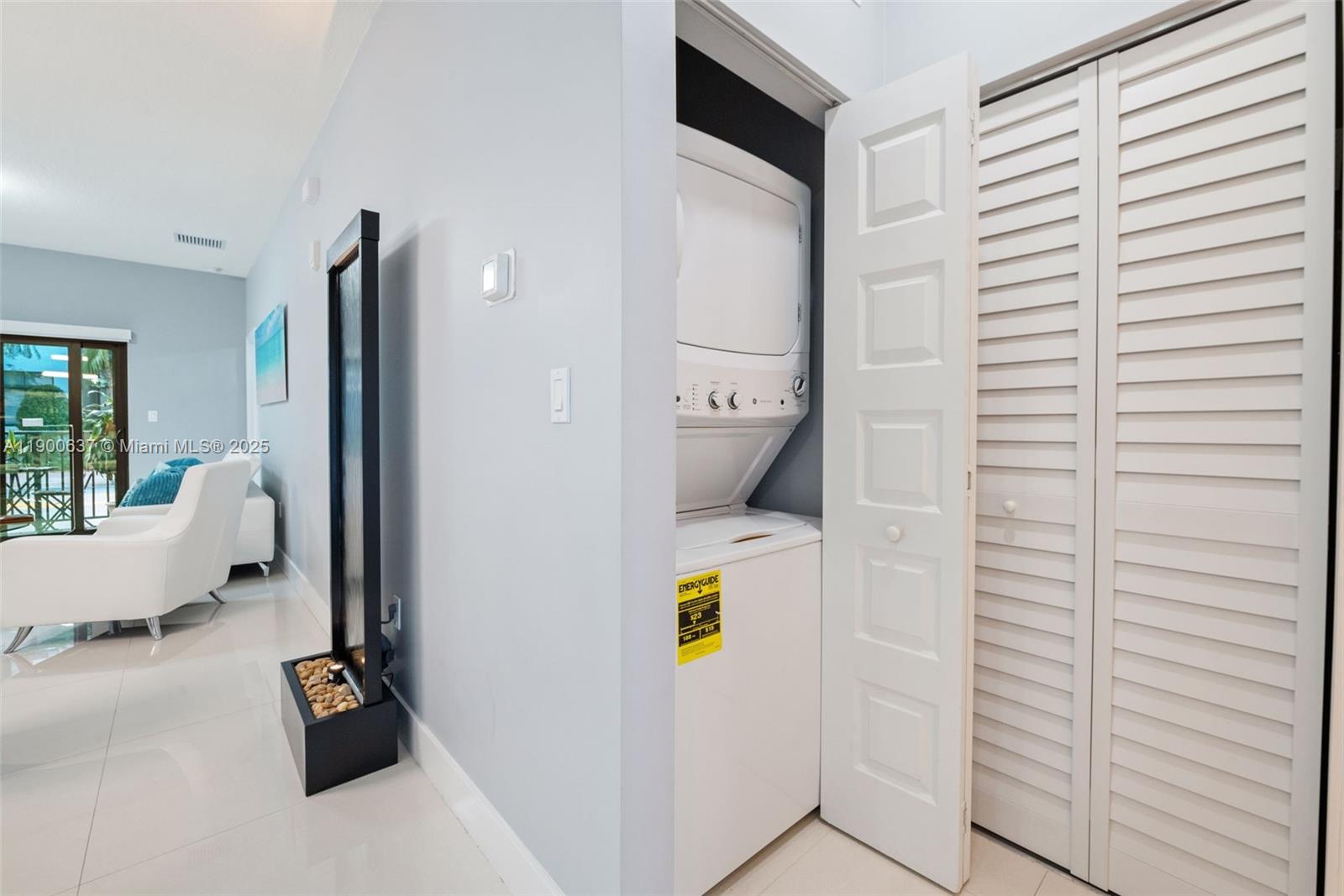 DOWNTOWN DORAL SOUTH PHAS - Residential