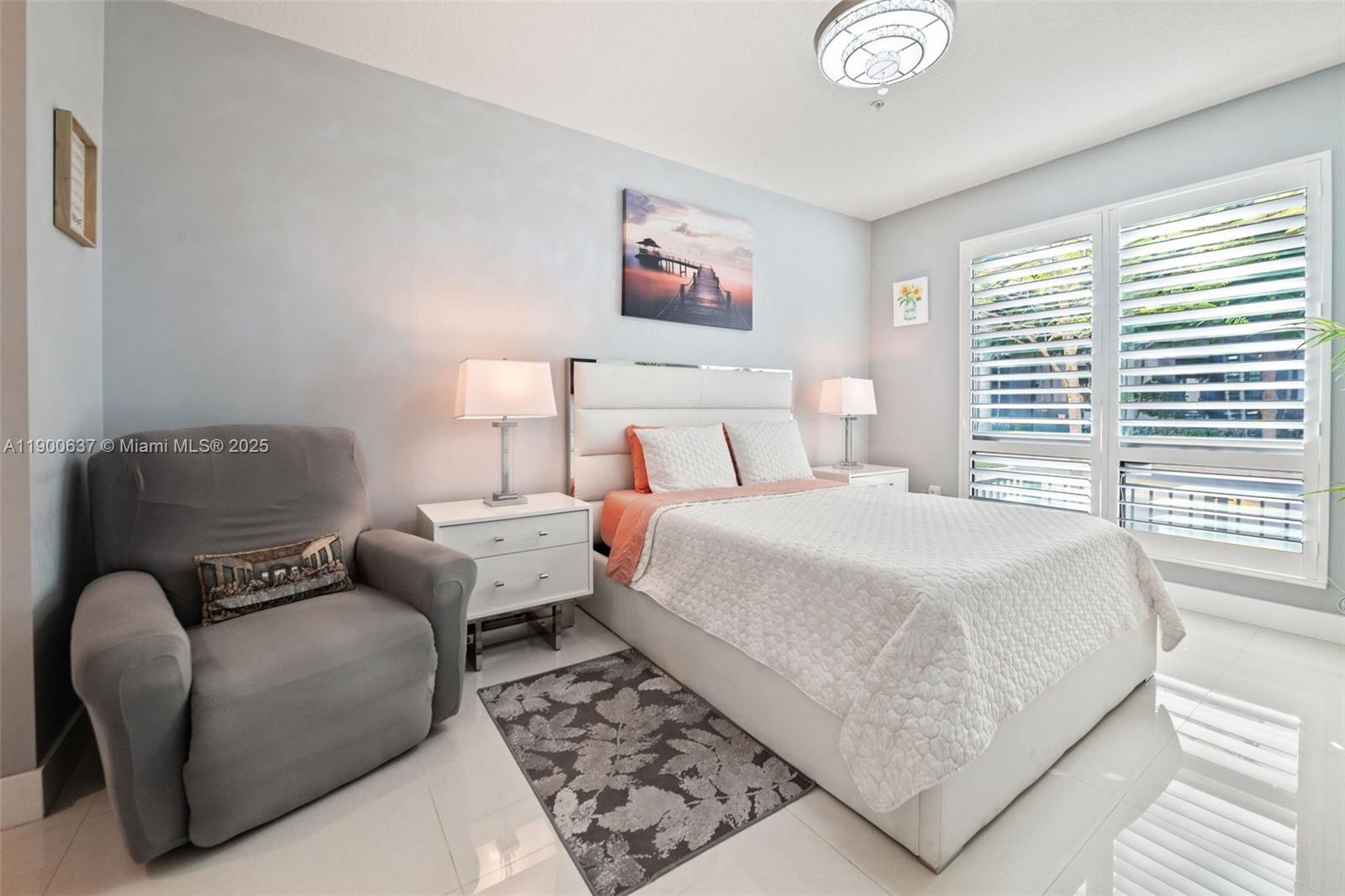 DOWNTOWN DORAL SOUTH PHAS - Residential