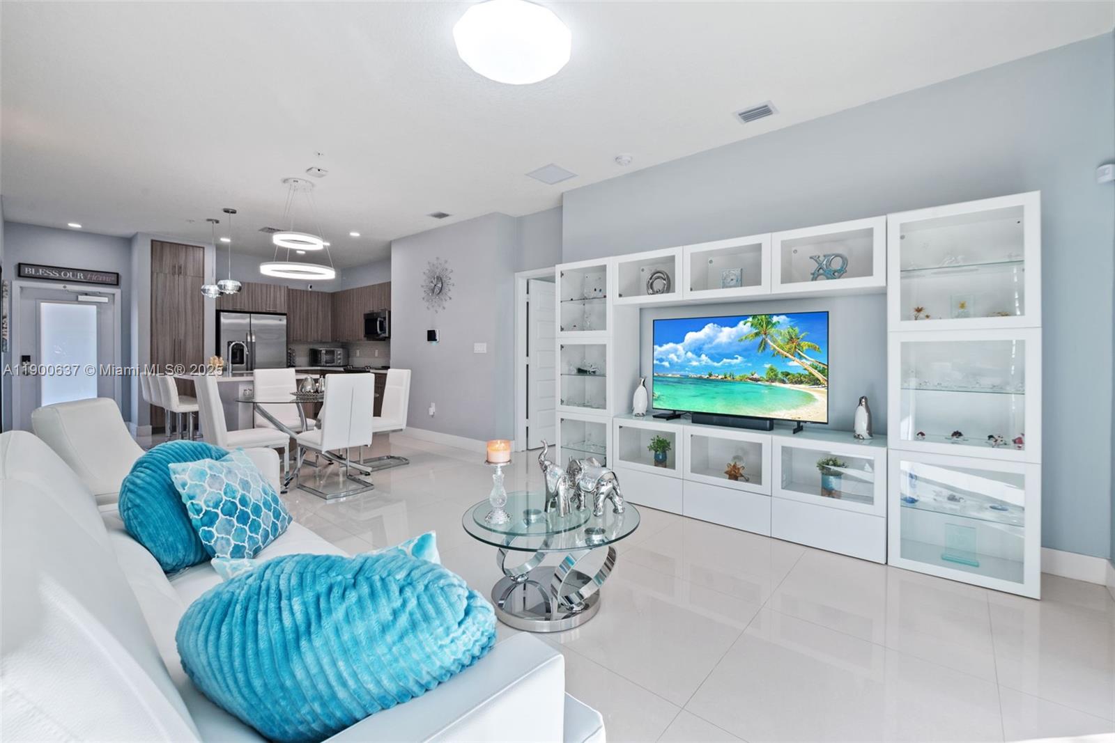 DOWNTOWN DORAL SOUTH PHAS - Residential