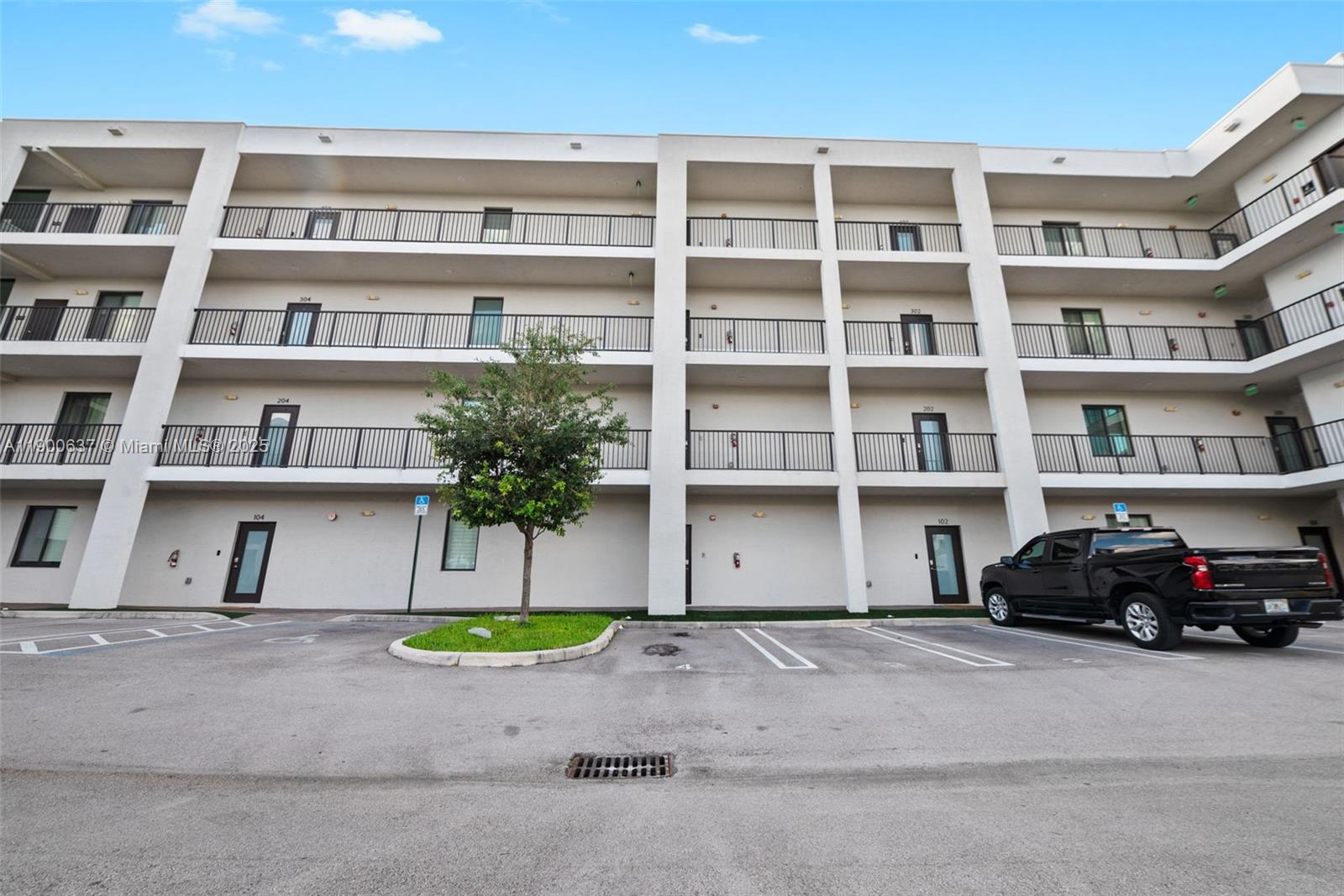 DOWNTOWN DORAL SOUTH PHAS - Residential