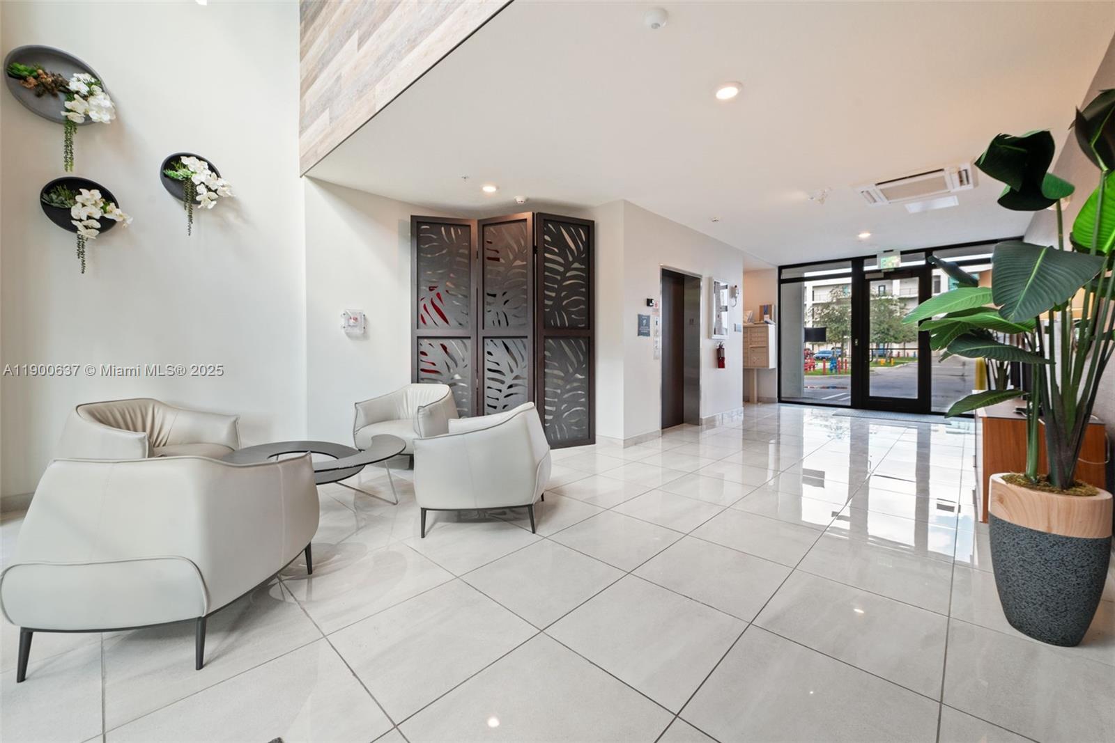 DOWNTOWN DORAL SOUTH PHAS - Residential