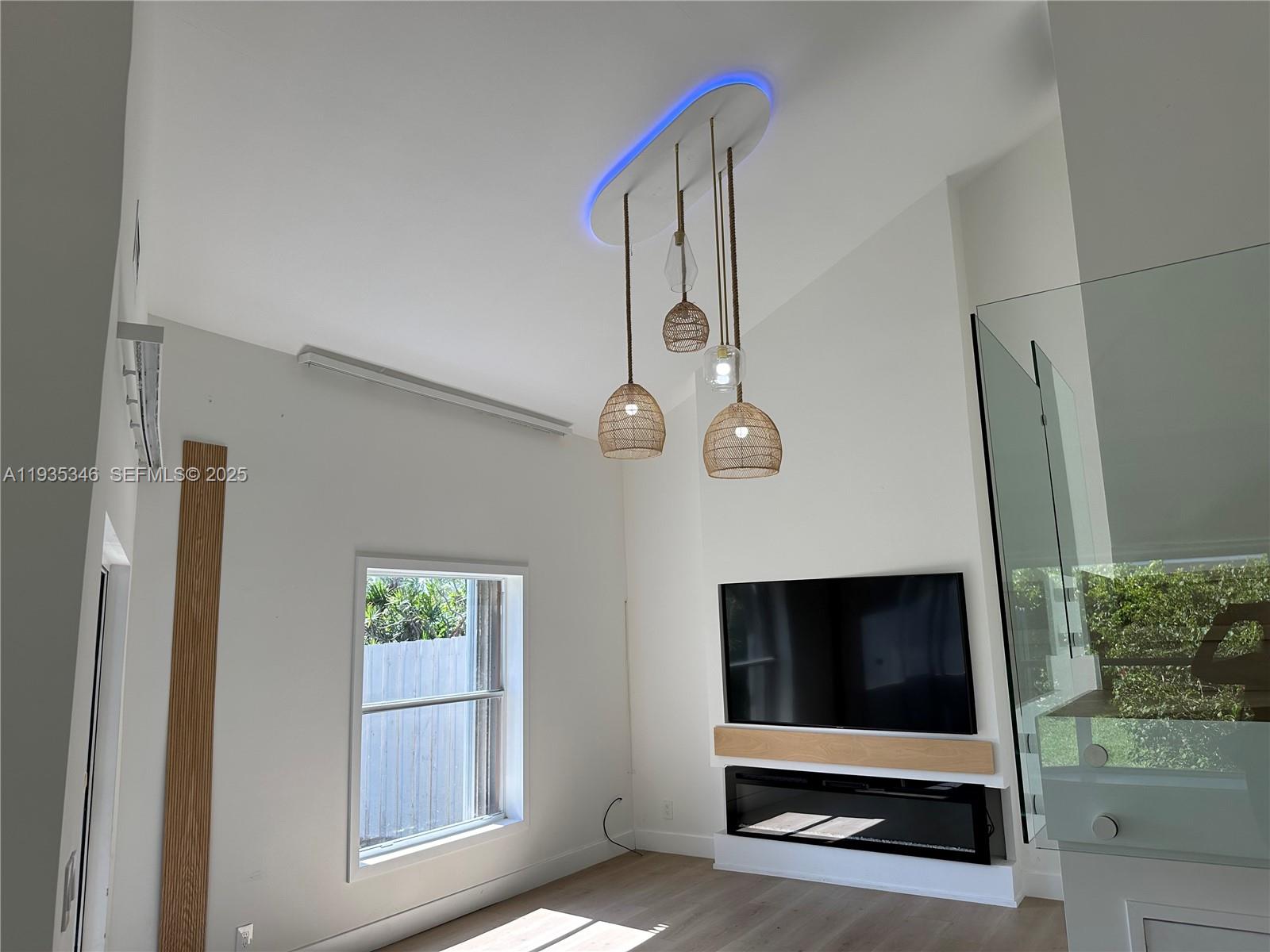 GULFSTREAM TOWNHOMES COND - Residential