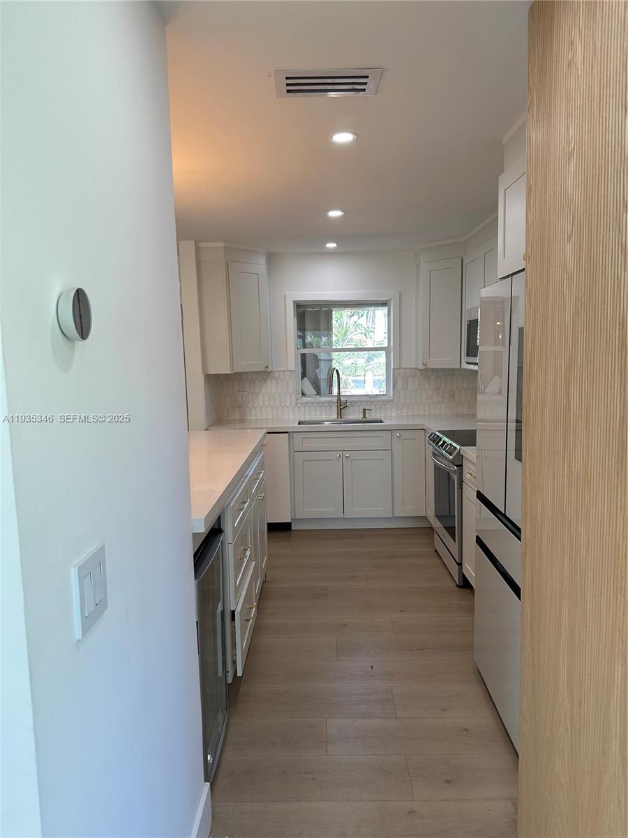 GULFSTREAM TOWNHOMES COND - Residential