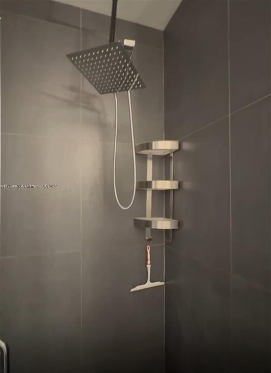 THE EVELYN CONDO - Residential