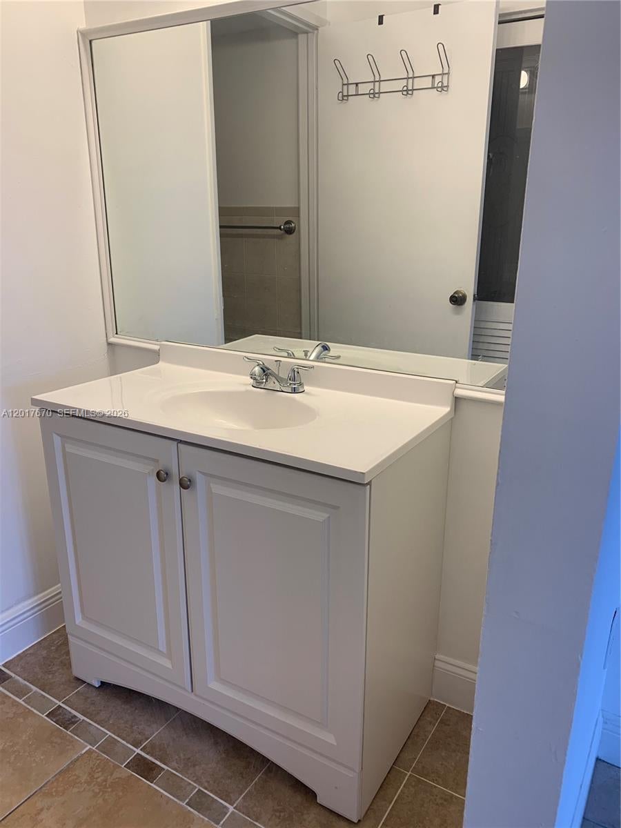SEGOVIA CONDO - Residential