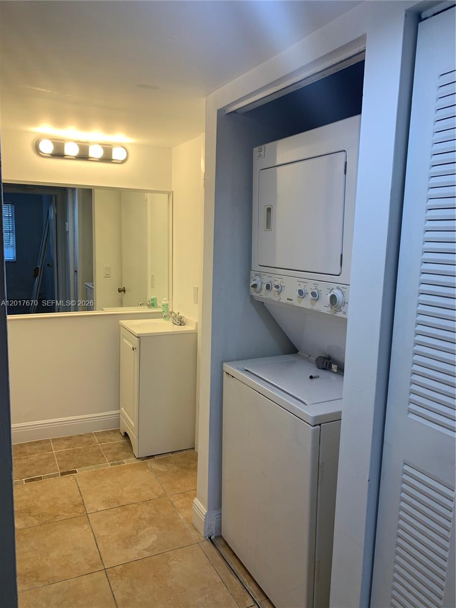 SEGOVIA CONDO - Residential