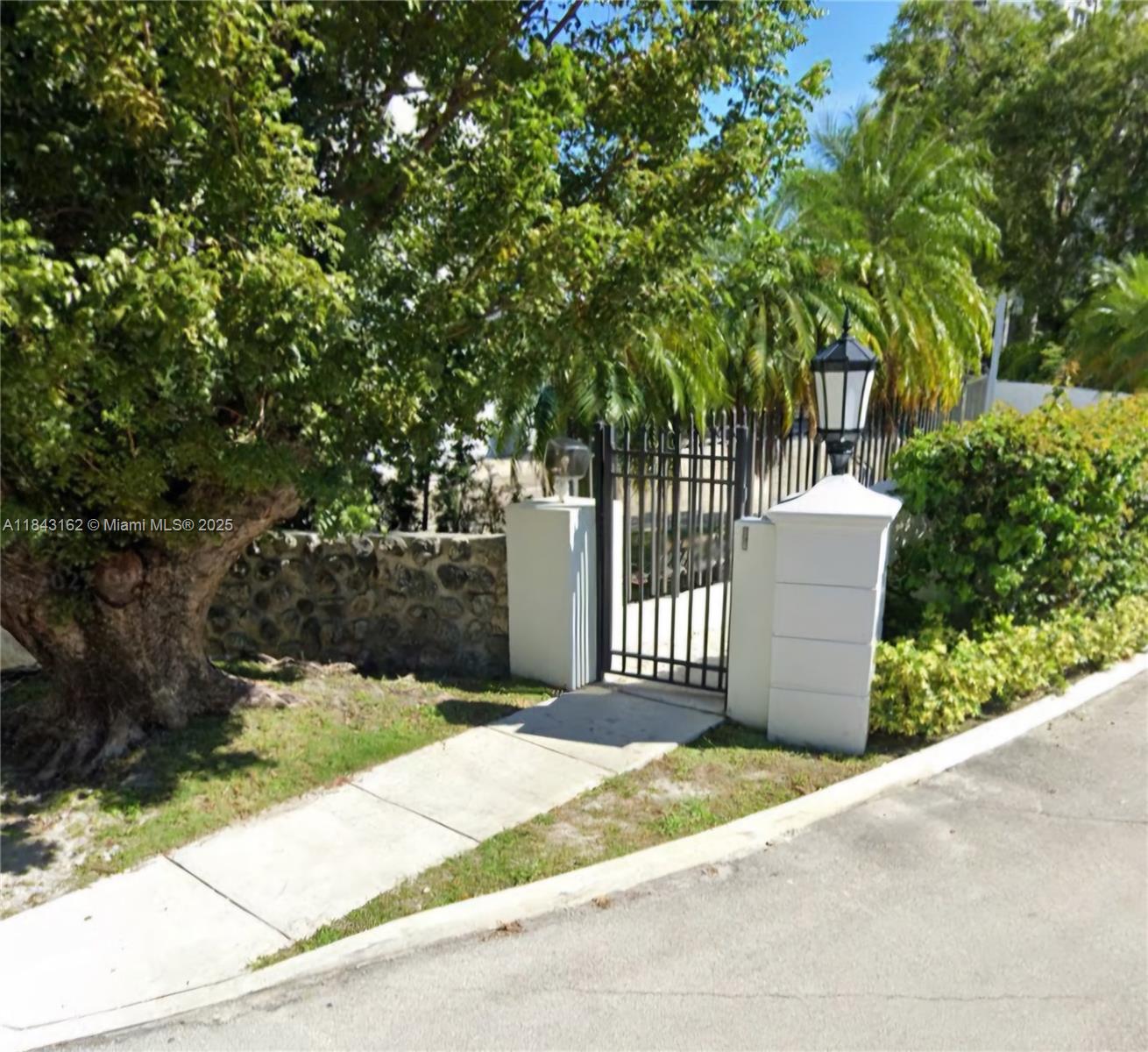 KEY BISCAYNE ONE HUNDRED - Residential Lease