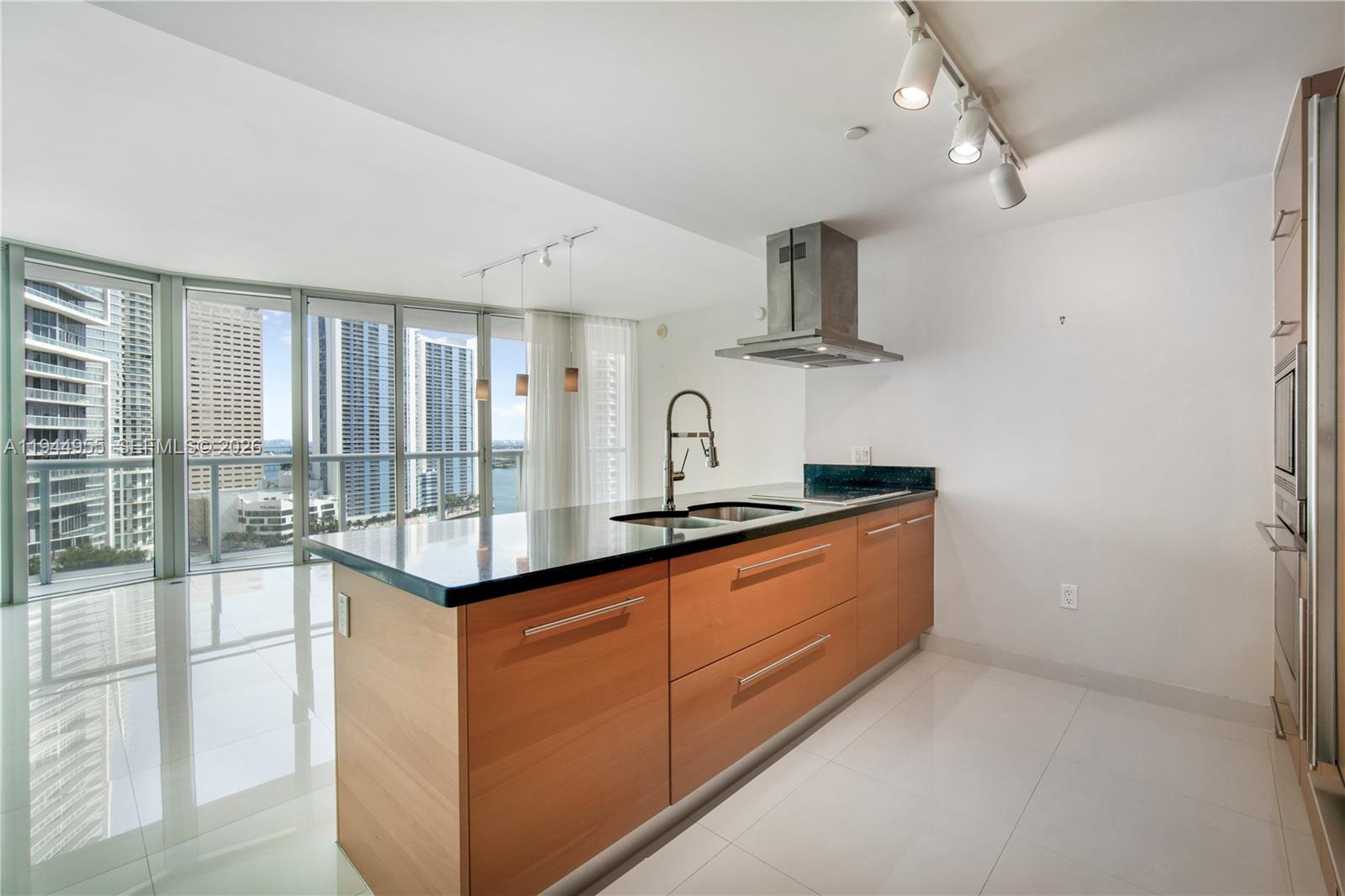 495 Brickell Ave 1804