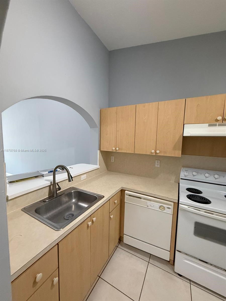 This wonderful 2 bedroom, 2 bathroom property located in Homestead, Florida is a great opportunity for anyone
looking for a great lifestyle. It features tile floors throughout, and comes with a washer and dryer inside the unit. It
also has access to a community pool, which may be enjoyed during the hot summer months. It is conveniently
located close to major highways, making it easy to get around town.