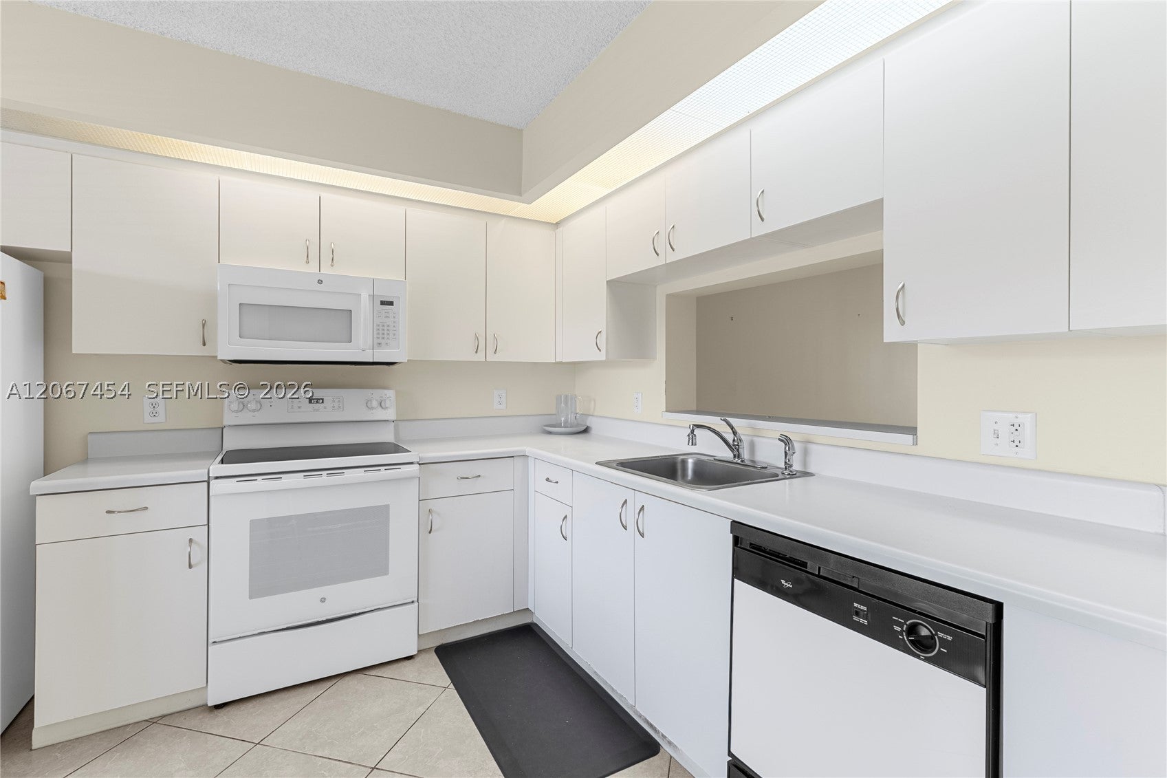 13705 SW 12th St 208B, Pembroke Pines FL 33027