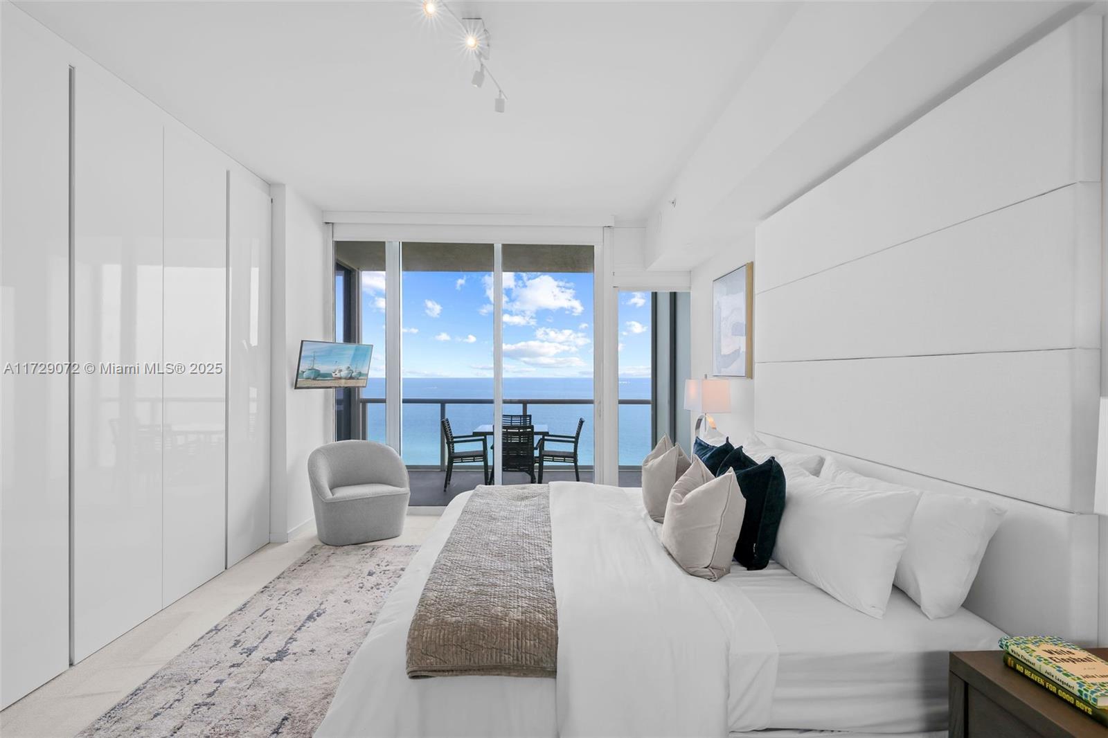 CONTINUUM ON SOUTH BEACH - Residential