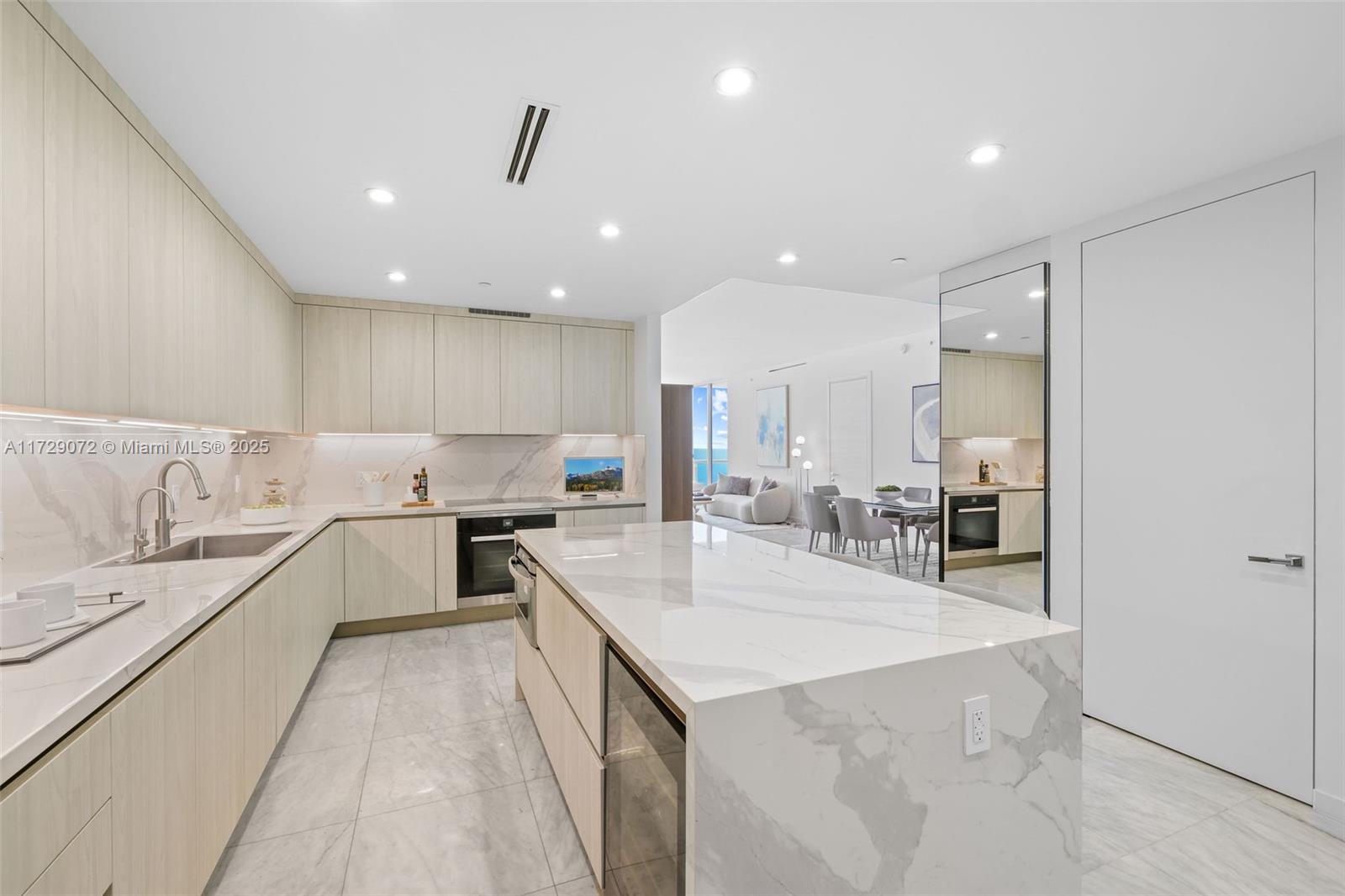 100 S Pointe Dr 2107