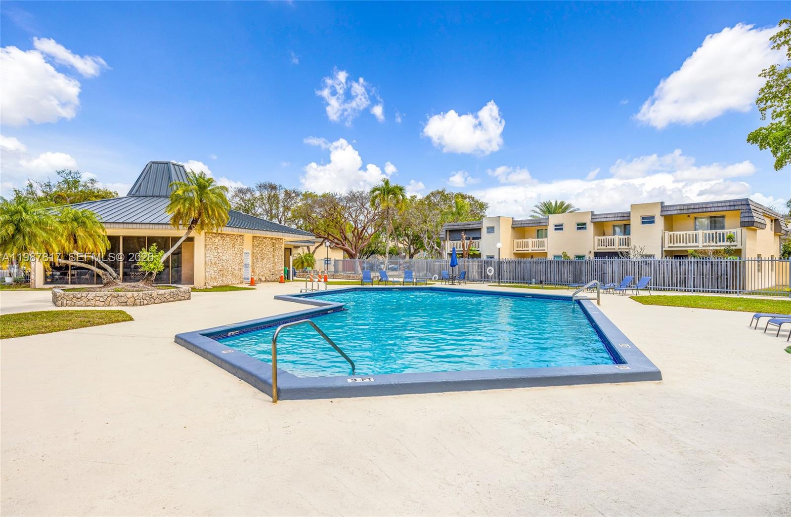 KENDALE LK TOWNHOUSE COND - Residential