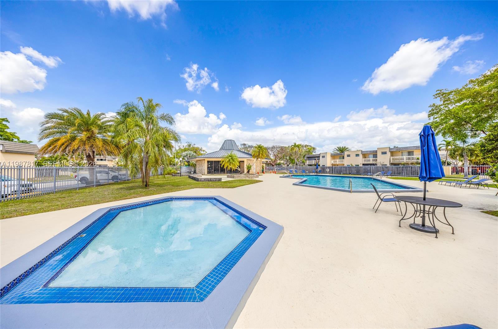 KENDALE LK TOWNHOUSE COND - Residential