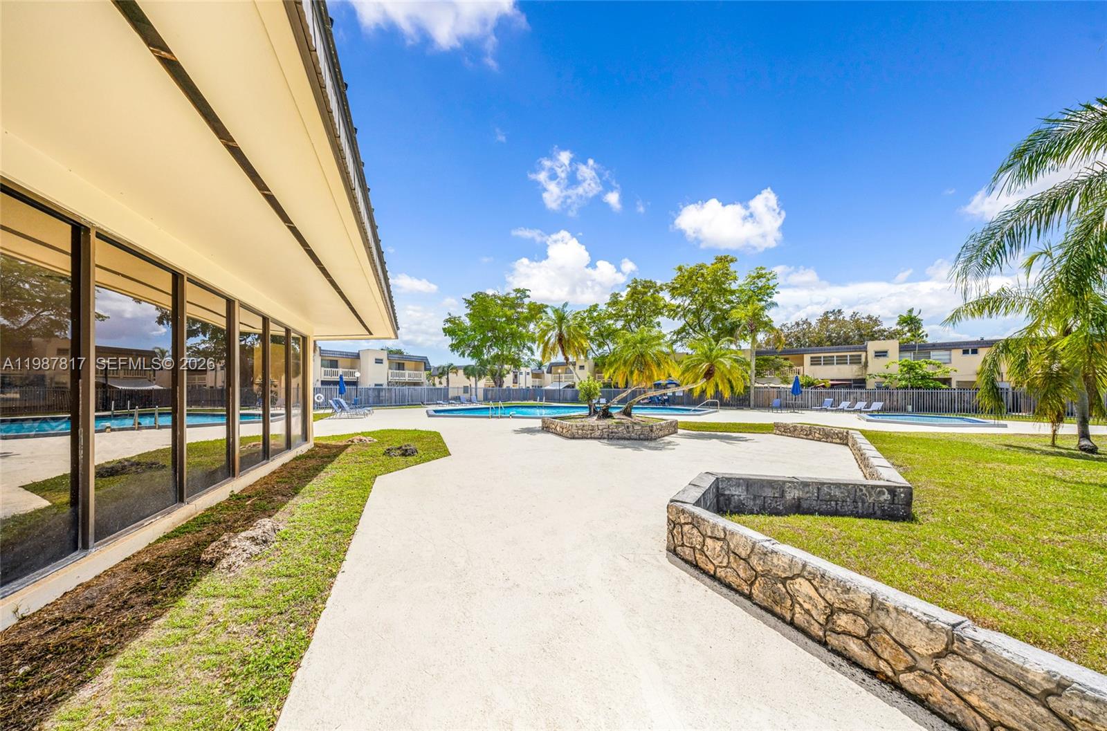 KENDALE LK TOWNHOUSE COND - Residential