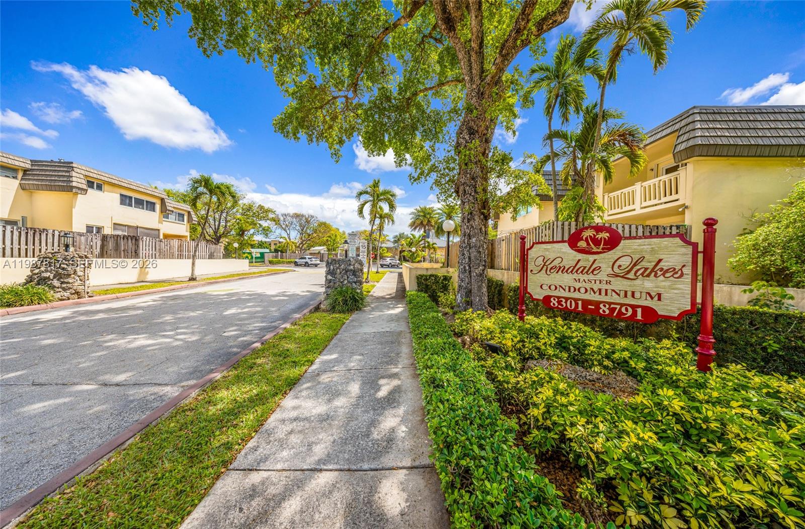 KENDALE LK TOWNHOUSE COND - Residential