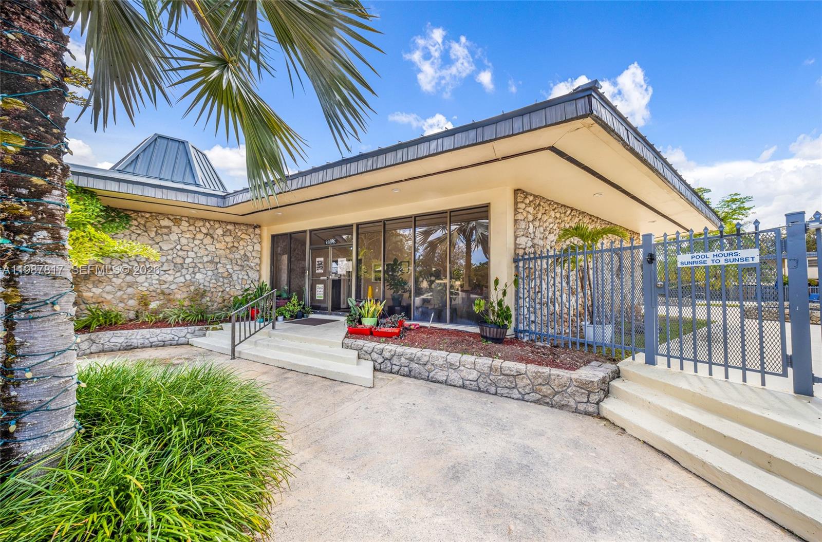 KENDALE LK TOWNHOUSE COND - Residential