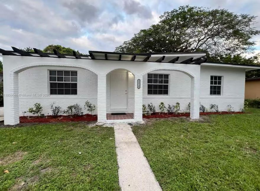 FULLY RENOVATED 4 BEDROOM 2BATH HOUSE, New Electrical and Plumbing new roof and New Central AC. Large Lot with lots of potential kitchen fully renovated New stan steel appliances. LENDER WILL PAY APPRAISAL FOR QUALIFIED BUYERS