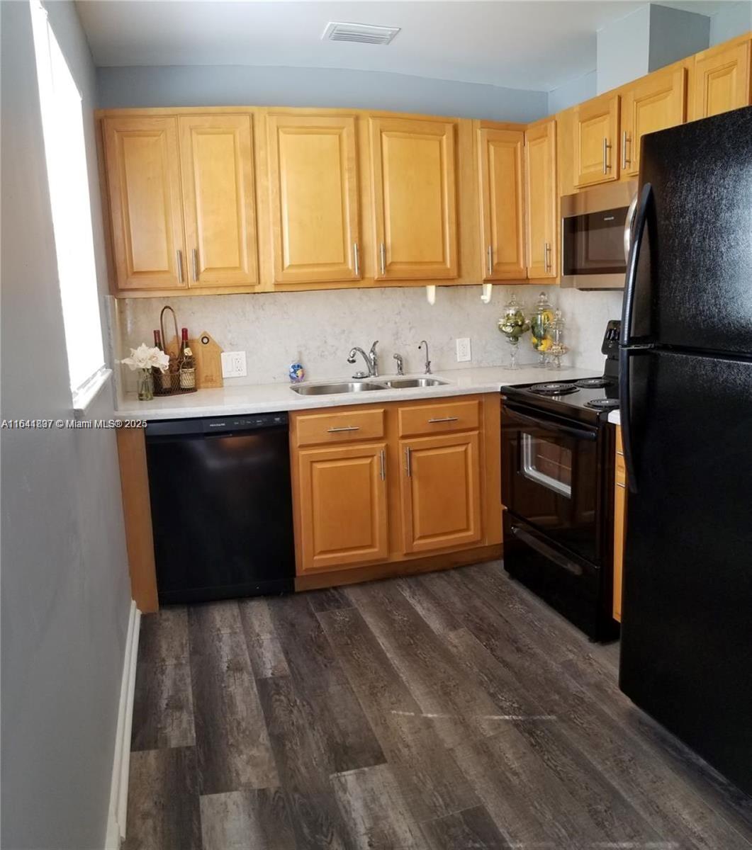 FANSHAW AT CENTURY VILLAG - Residential Lease