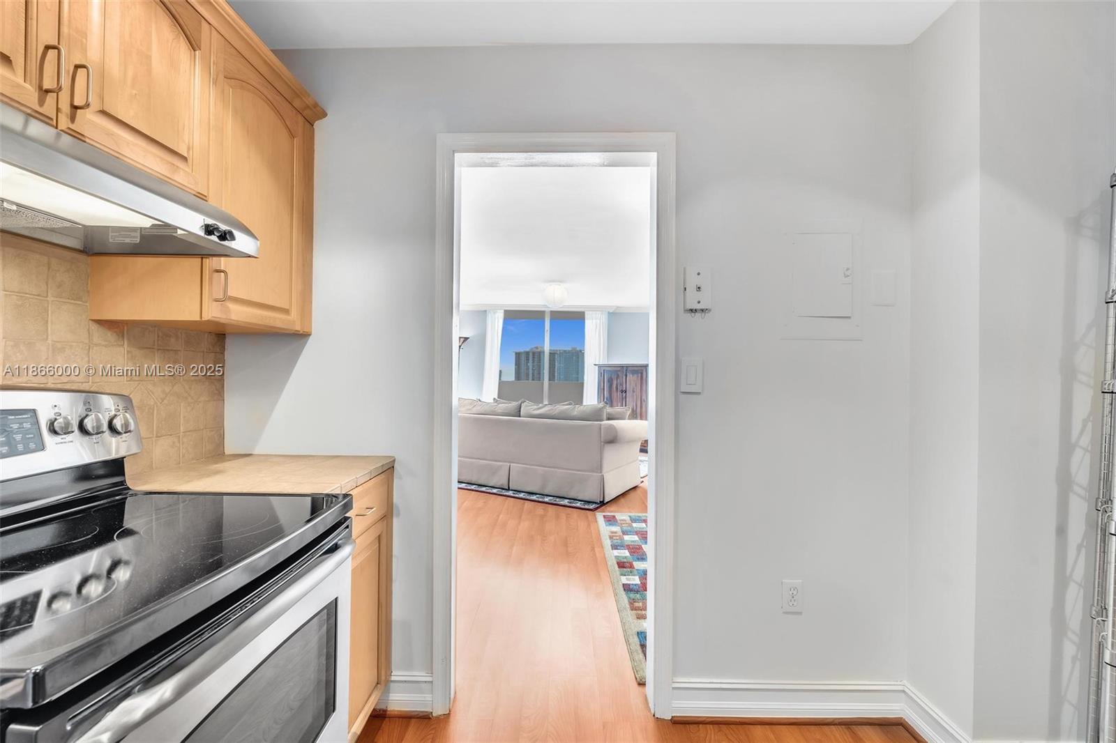 COMMODORE PLAZA CONDO - Residential