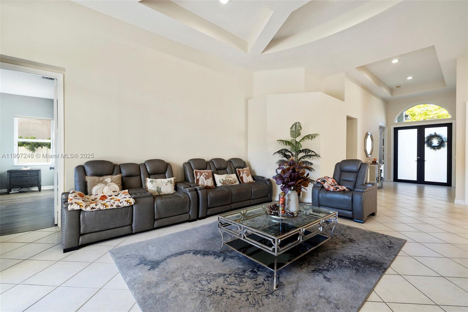 SESSA EIGHT - Residential