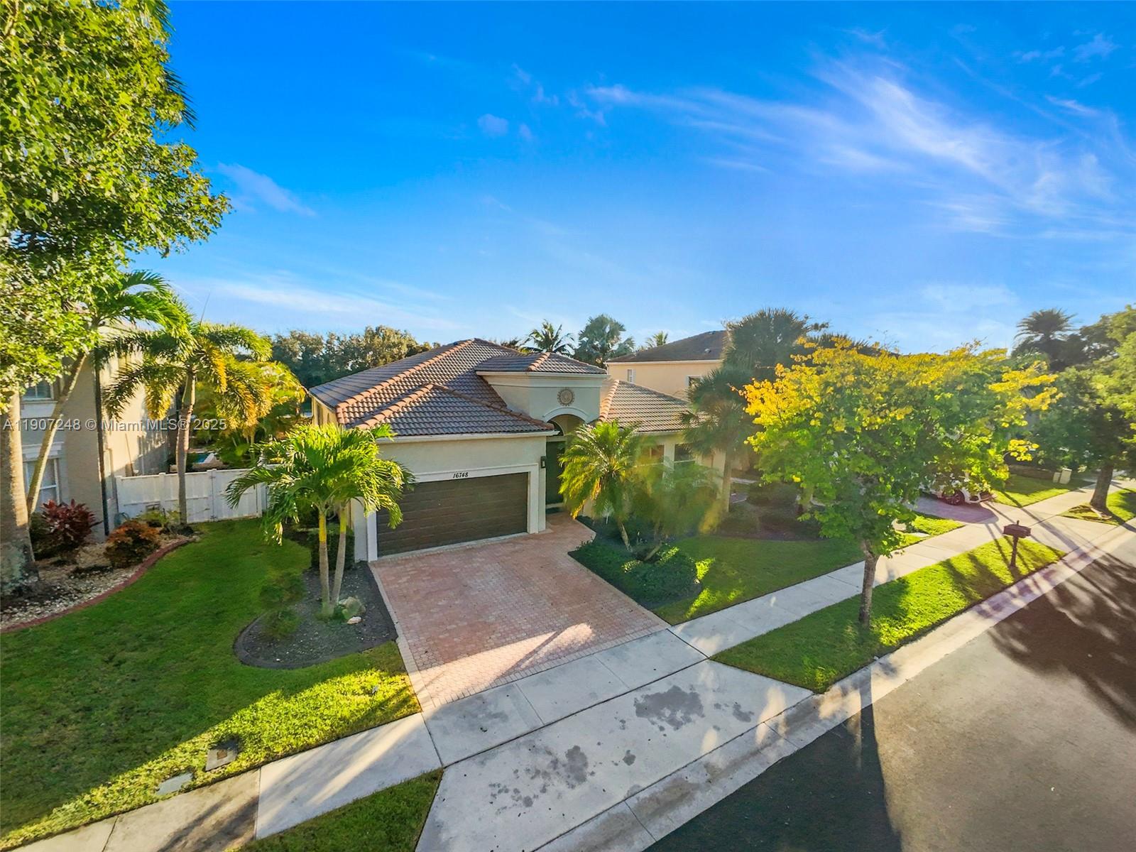 SESSA EIGHT - Residential