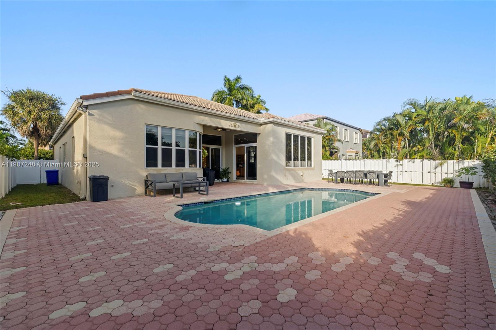 SESSA EIGHT - Residential