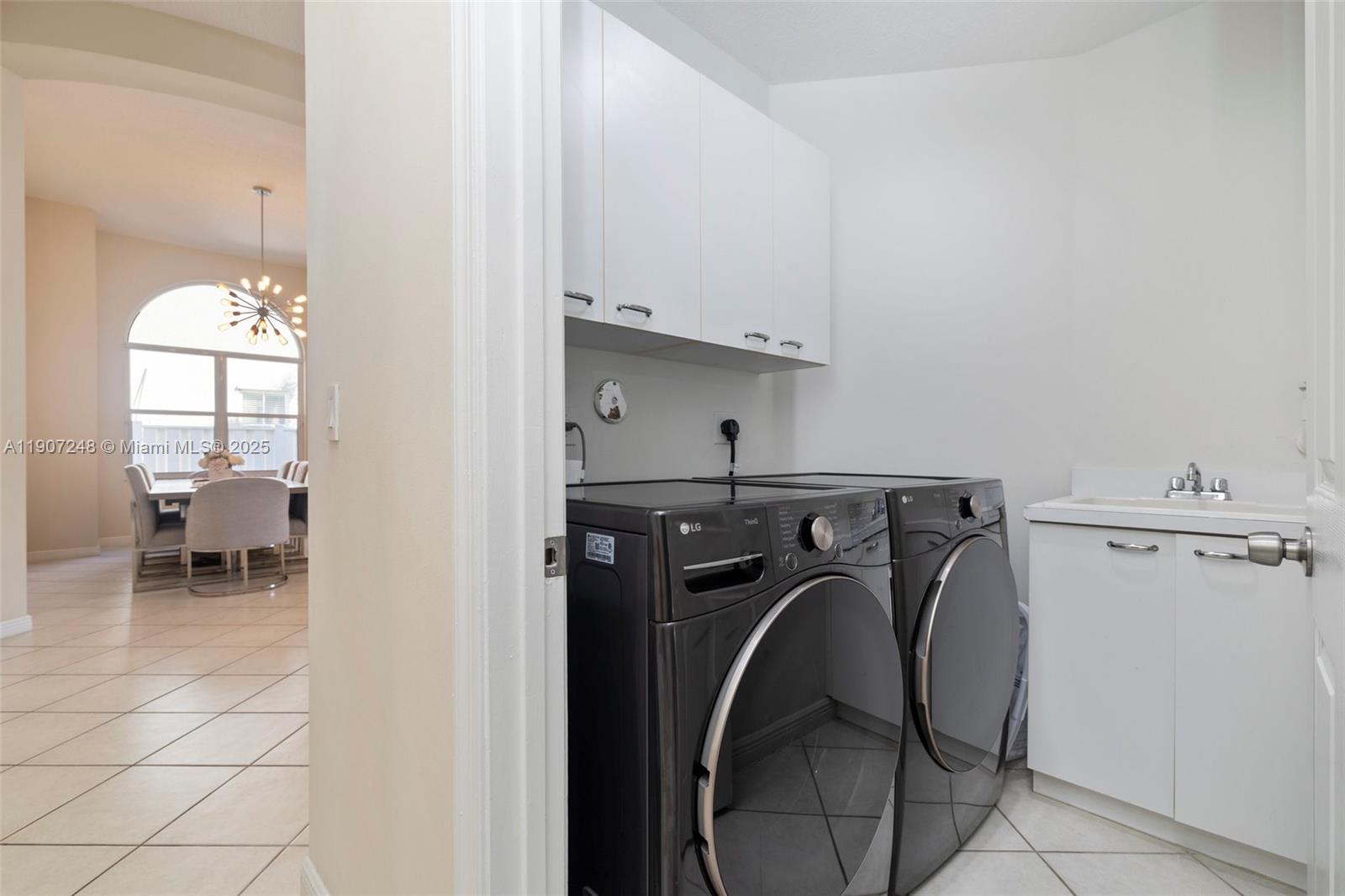 SESSA EIGHT - Residential