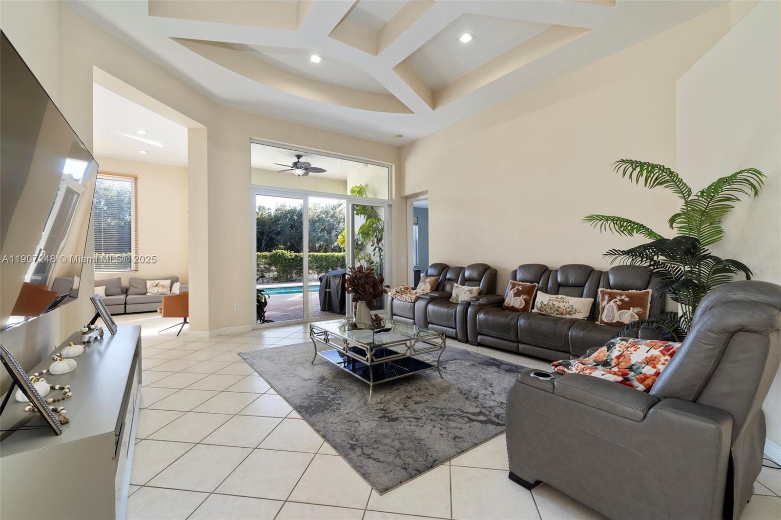 SESSA EIGHT - Residential