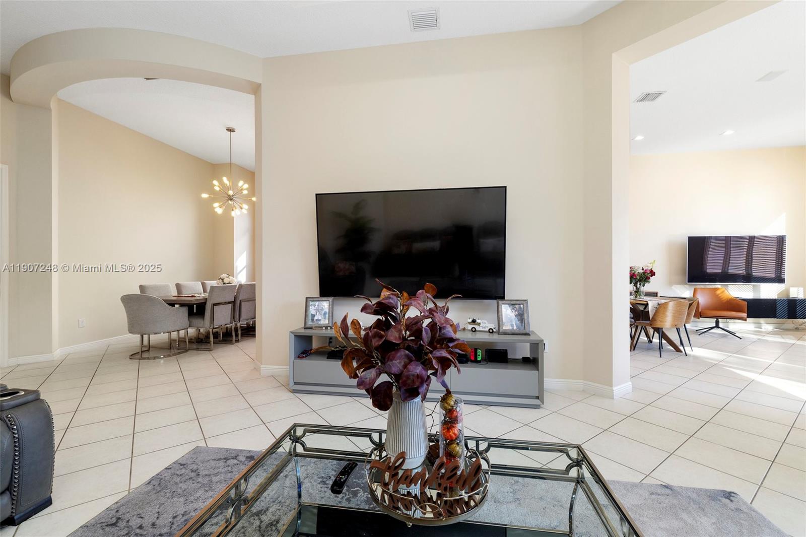 SESSA EIGHT - Residential