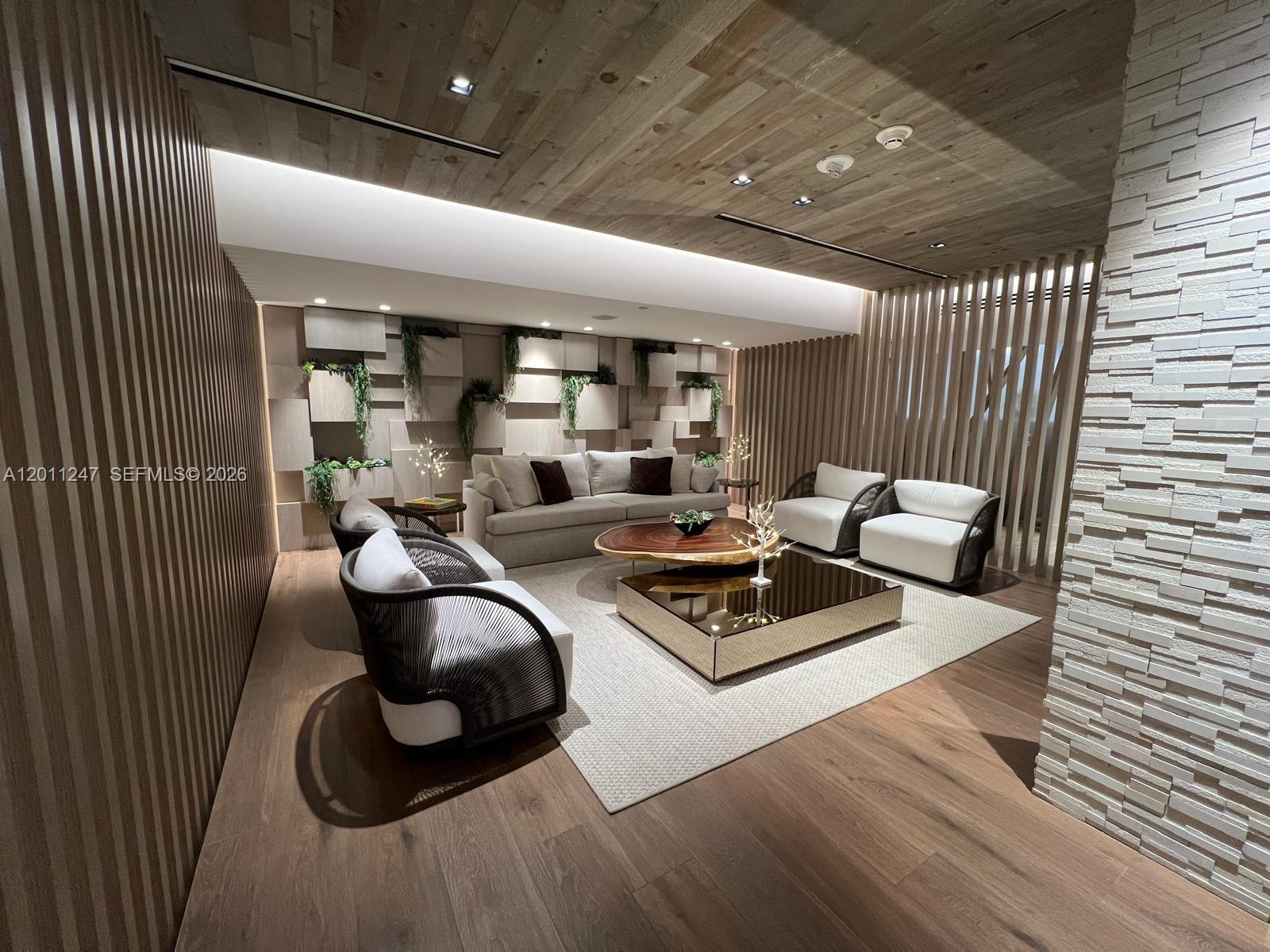 2301 Collins Ave 632