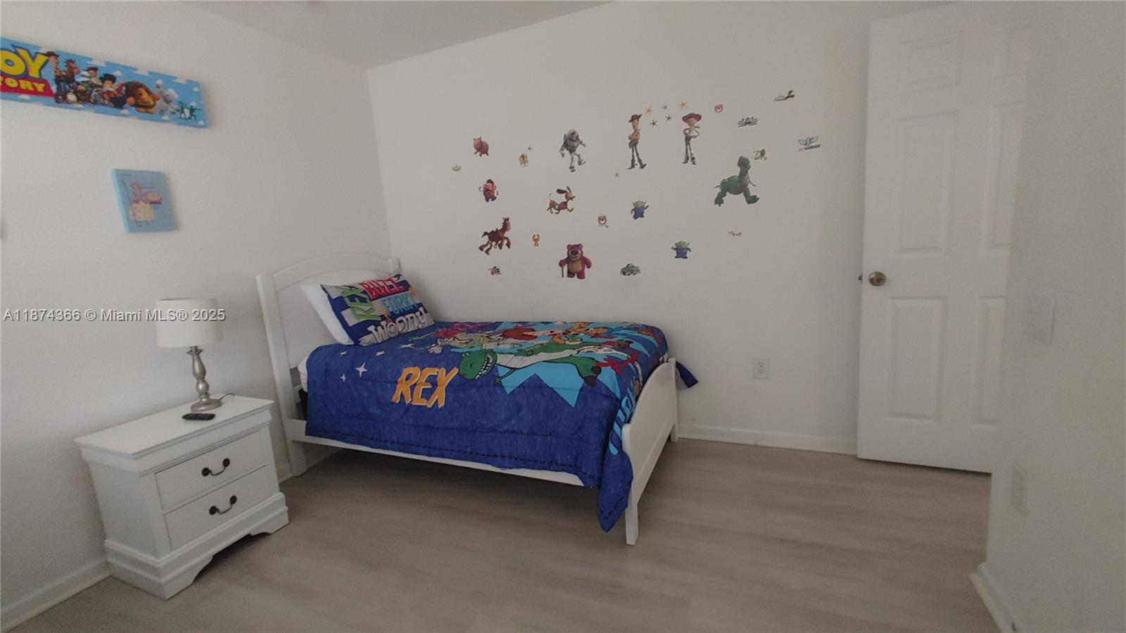 WINDSOR HILLS PHASE THREE - Residential Lease