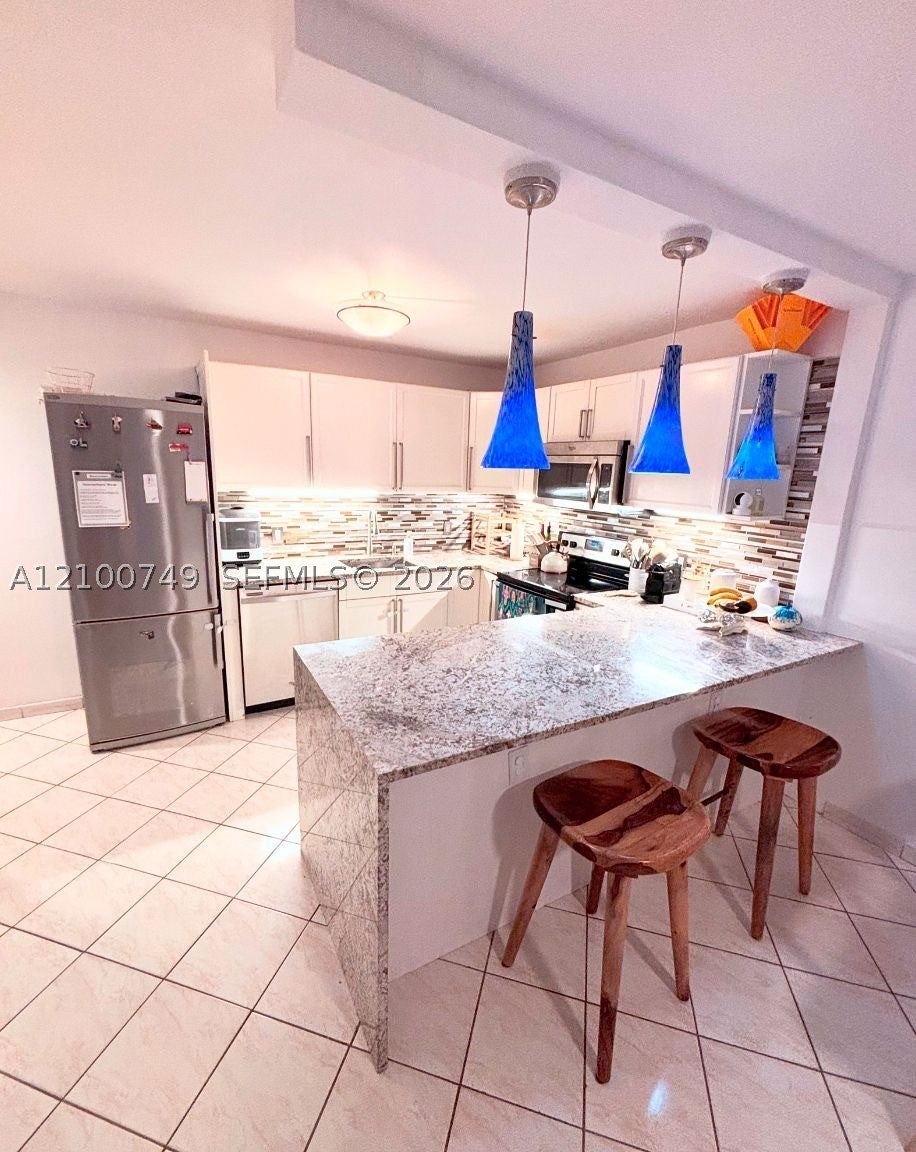 1020 Meridian Ave 208