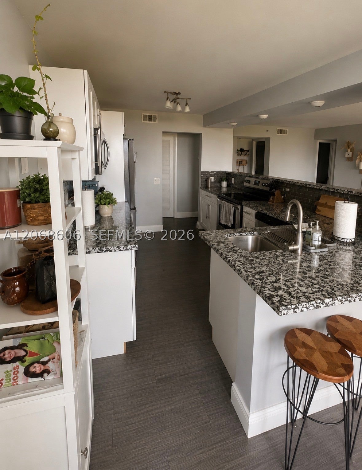 105 Lake Emerald Dr 503