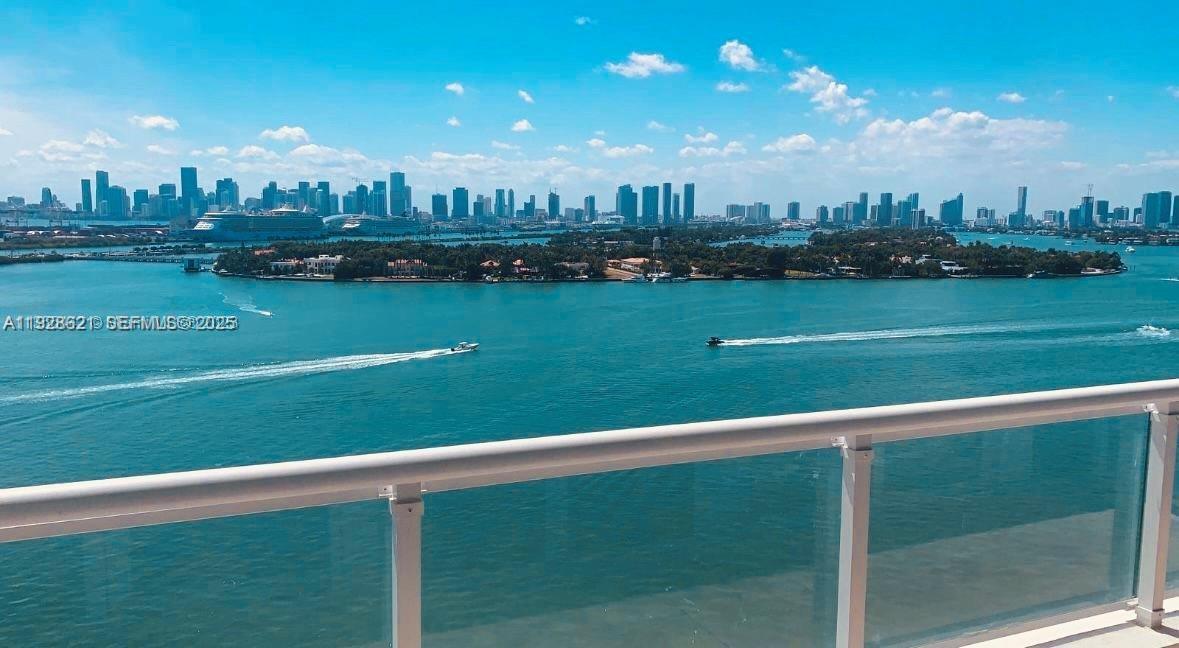 THE BENTLEY BAY CONDO - Residential Lease