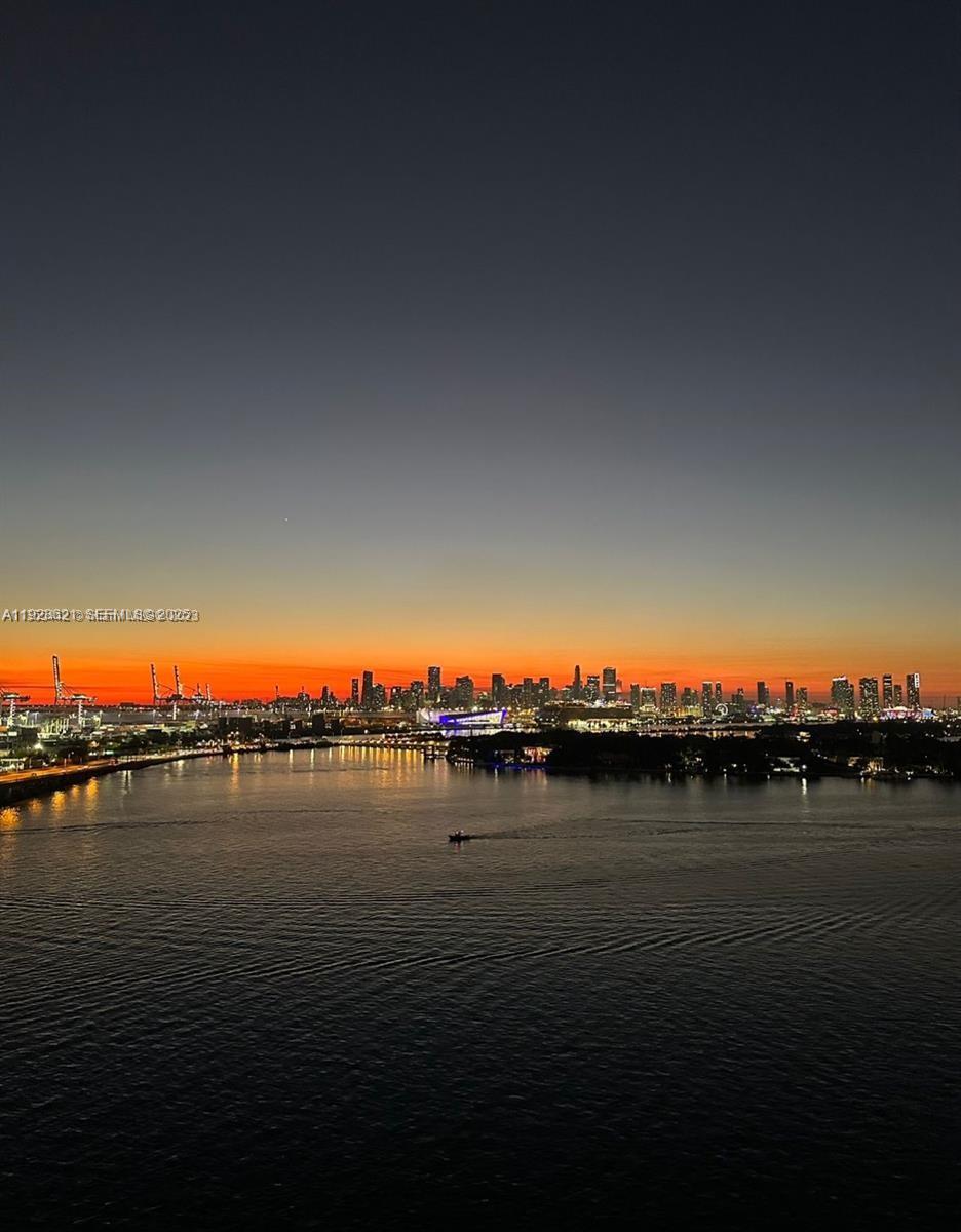 THE BENTLEY BAY CONDO - Residential Lease