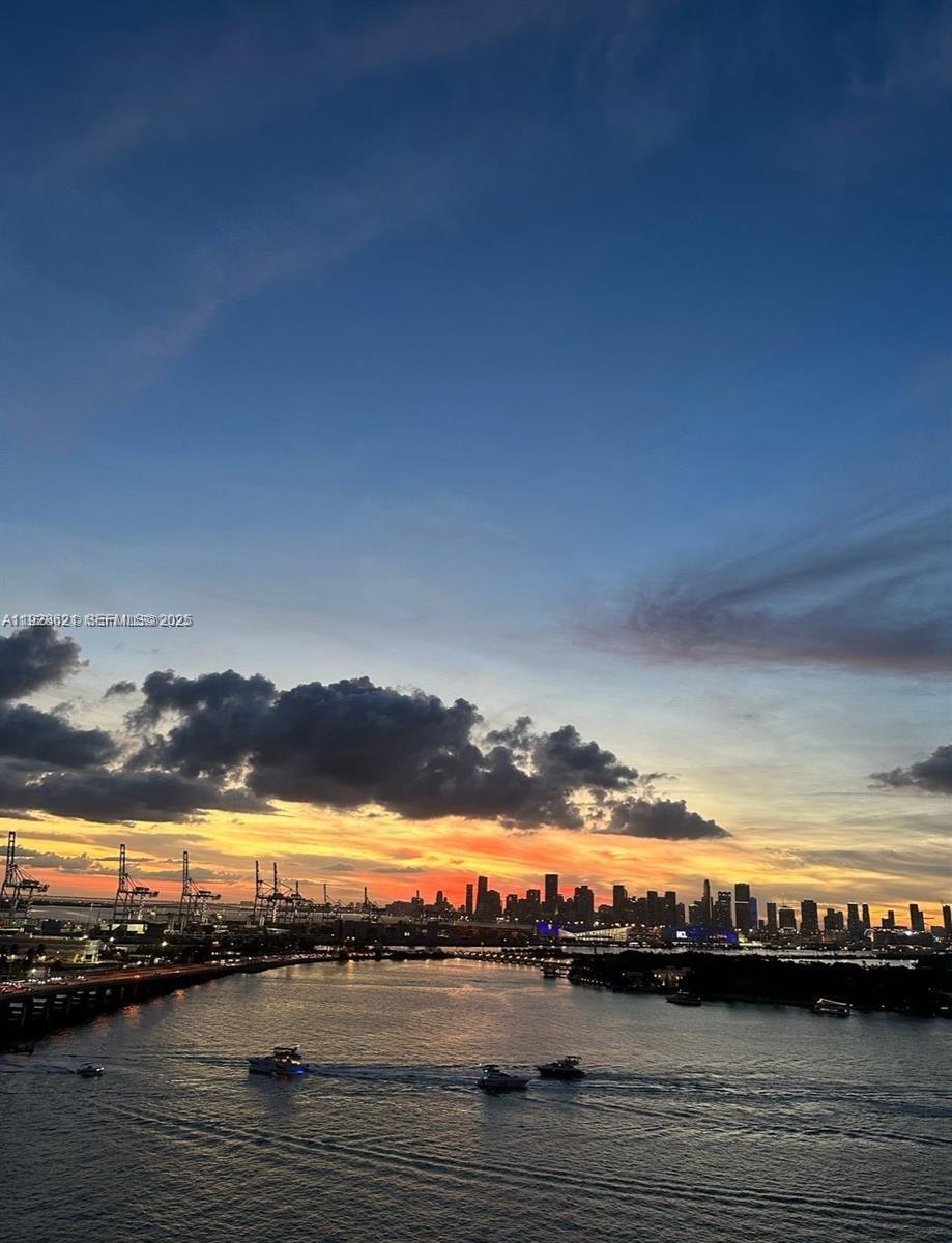 THE BENTLEY BAY CONDO - Residential Lease