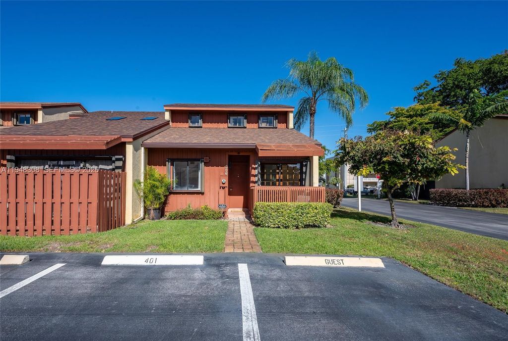 Photo of 401 SE 11th Ter, Dania Beach, FL 33004 (MLS # A11948308)