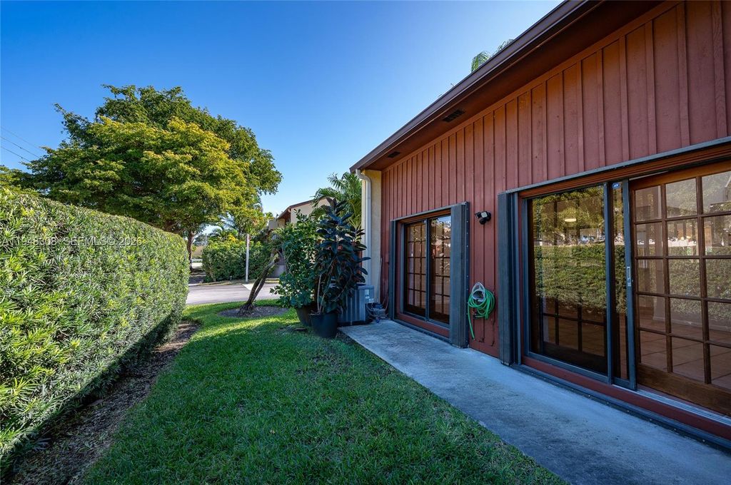 Photo of 401 SE 11th Ter, Dania Beach, FL 33004 (MLS # A11948308)