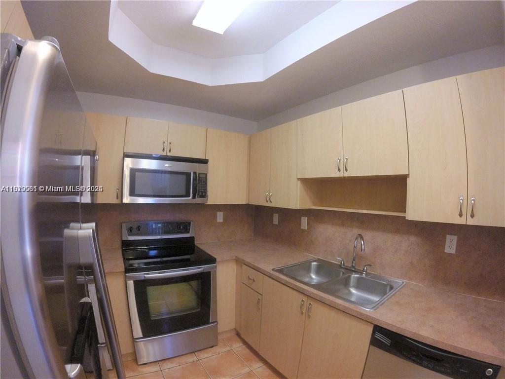 700 SW 106th Ave 2007