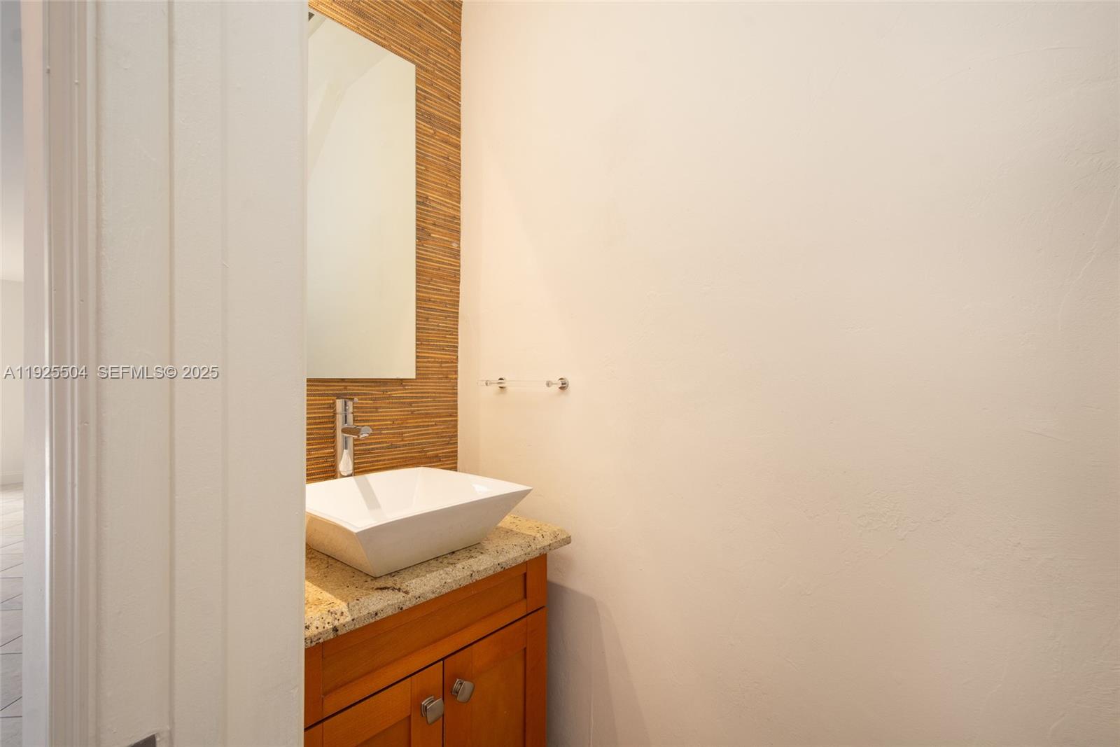 EXECUTIVE MANORS - Residential