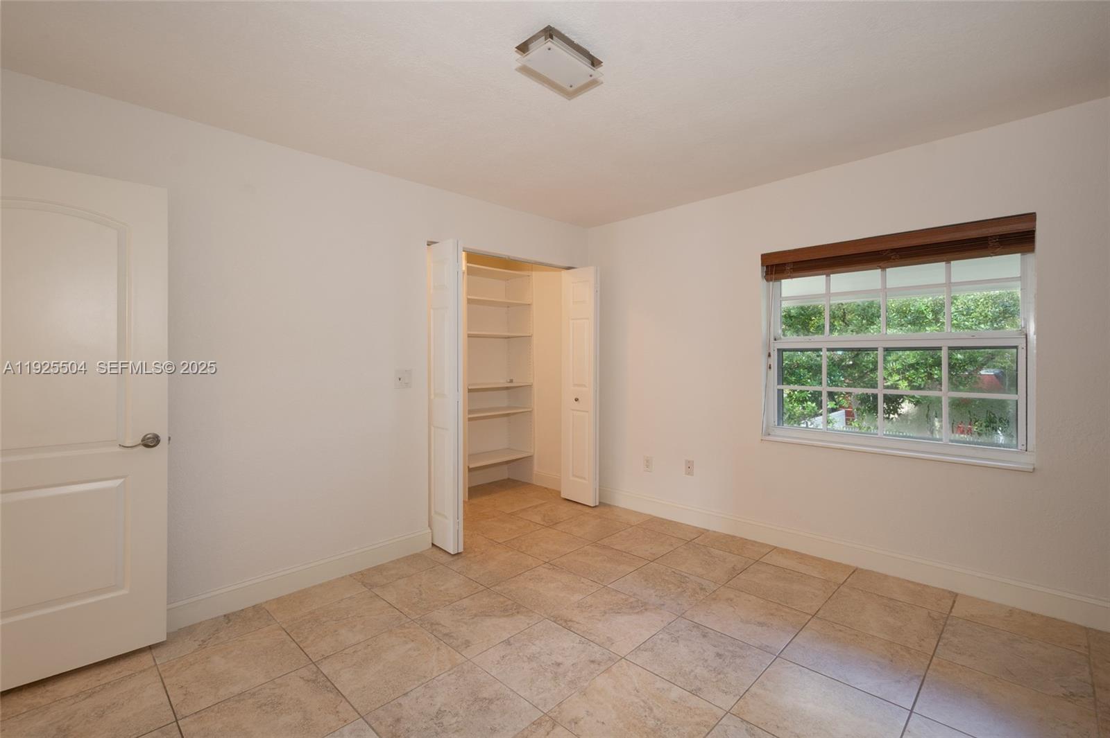 EXECUTIVE MANORS - Residential