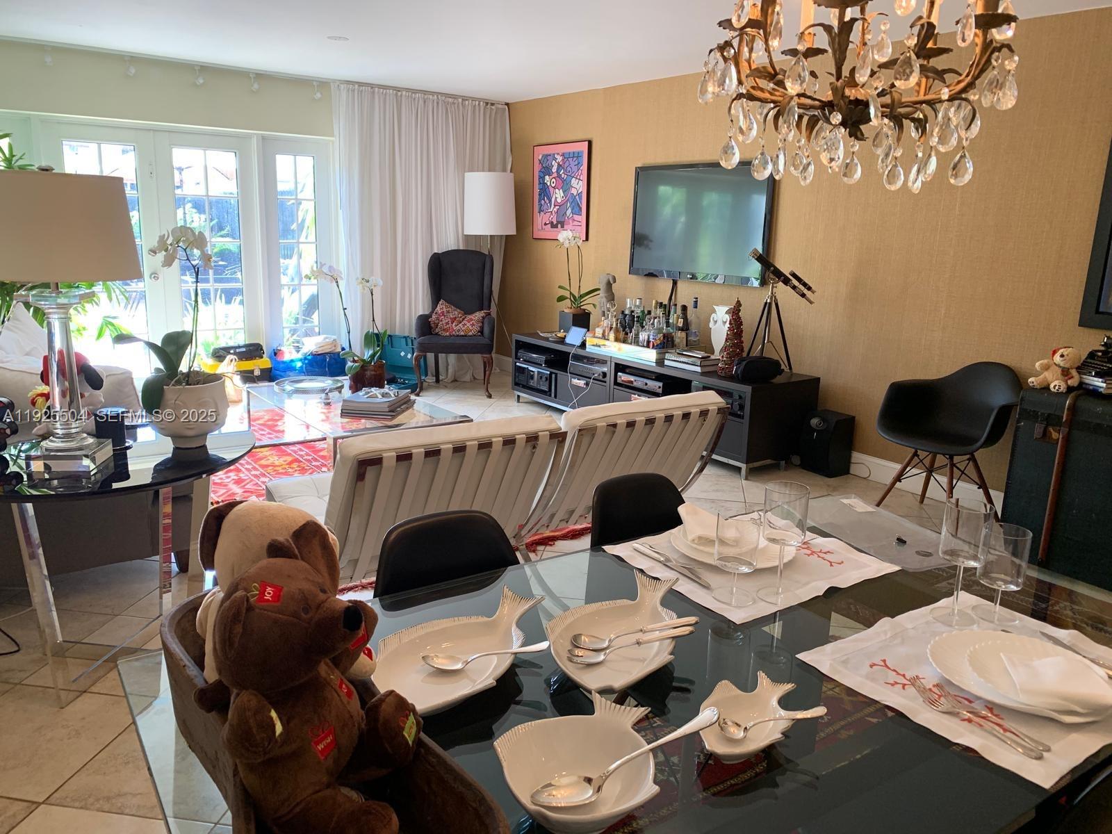 EXECUTIVE MANORS - Residential