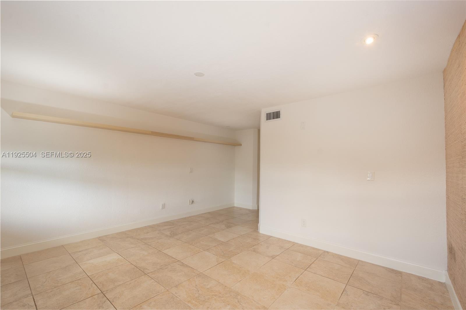 EXECUTIVE MANORS - Residential