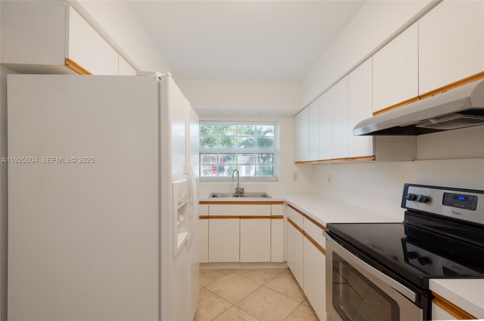 EXECUTIVE MANORS - Residential